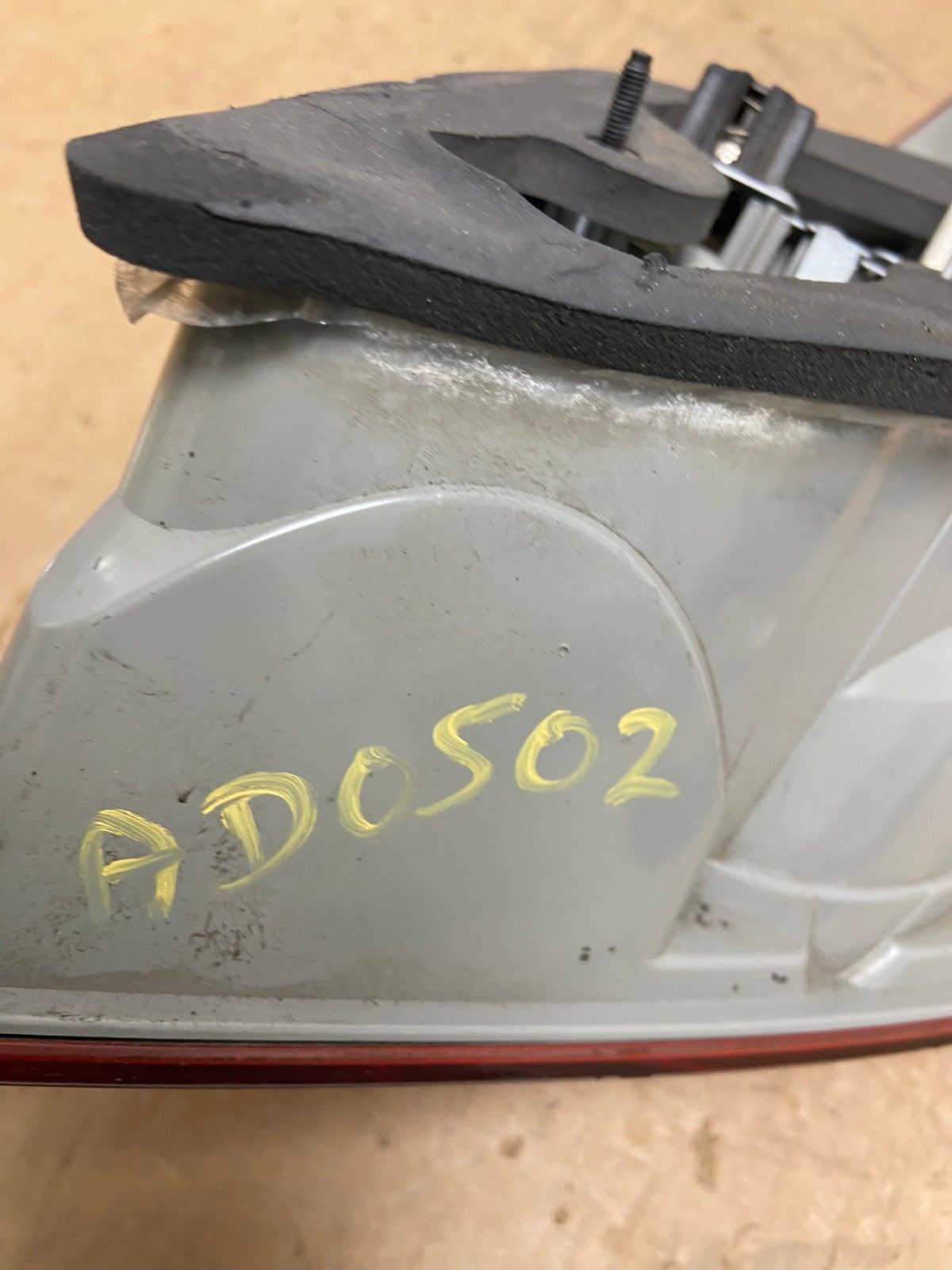 2006-2010 Mercedes W251 R-CLASS Right Passenger RH Side Tail Light AD0502 LK7