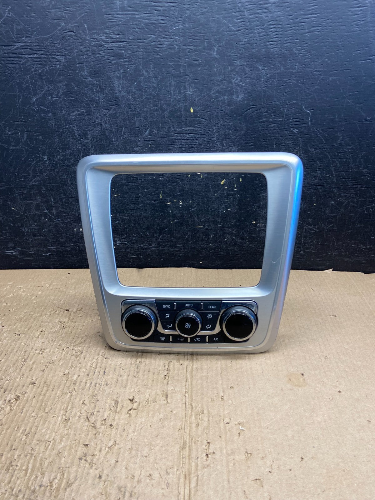 2013 - 2016 GMC Acadia A/C Heater Climate Control Radio Panel Bezel OE AF1700 DG0