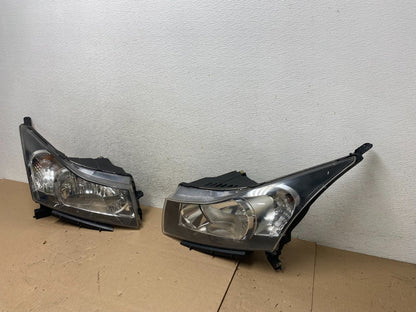 2011 to 2015 Chevrolet Cruze Halogen Left+Right Set Headlights AG5768 DW1