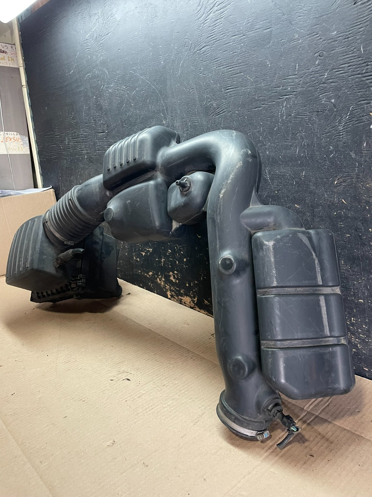 2011 - 2013 Dodge Durango 3.6L Resonator Air Intake Tube Z8349 DG1
