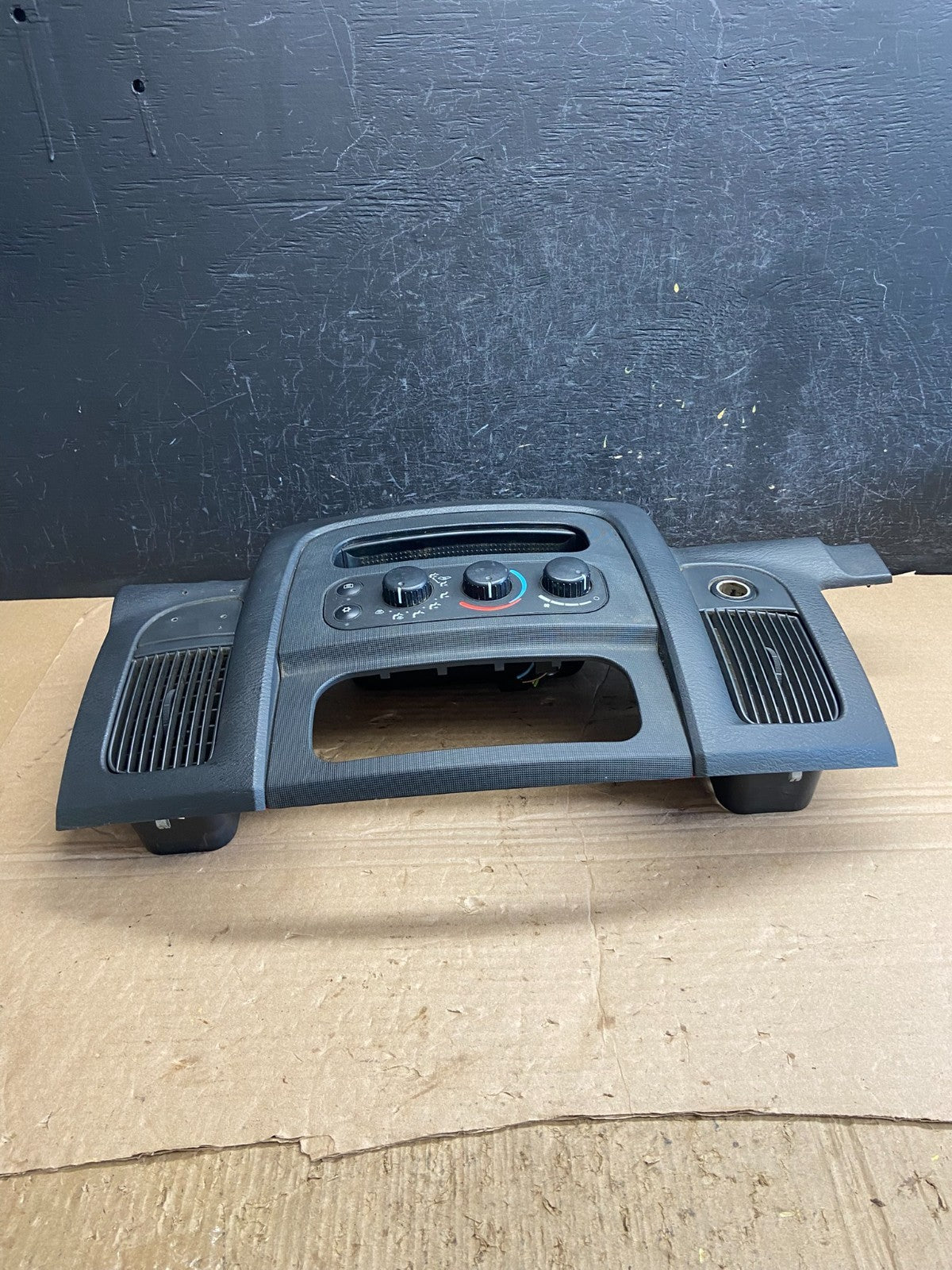 2002 to 2005 Dodge Ram Radio Climate Control Dash Air Vent Bezel Trim af1991 DG3