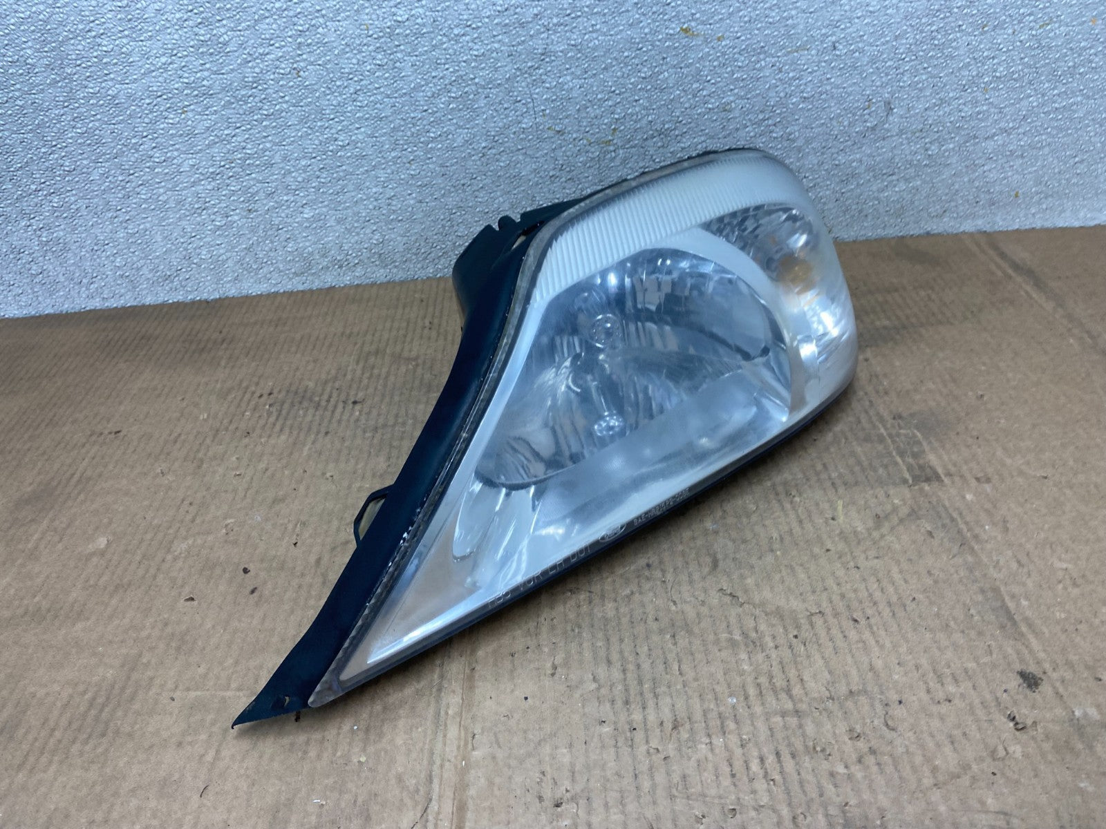 2000 to 2005 Mercury Sable Left Driver LH Side Halogen Headlight OEM AA6357 DW2