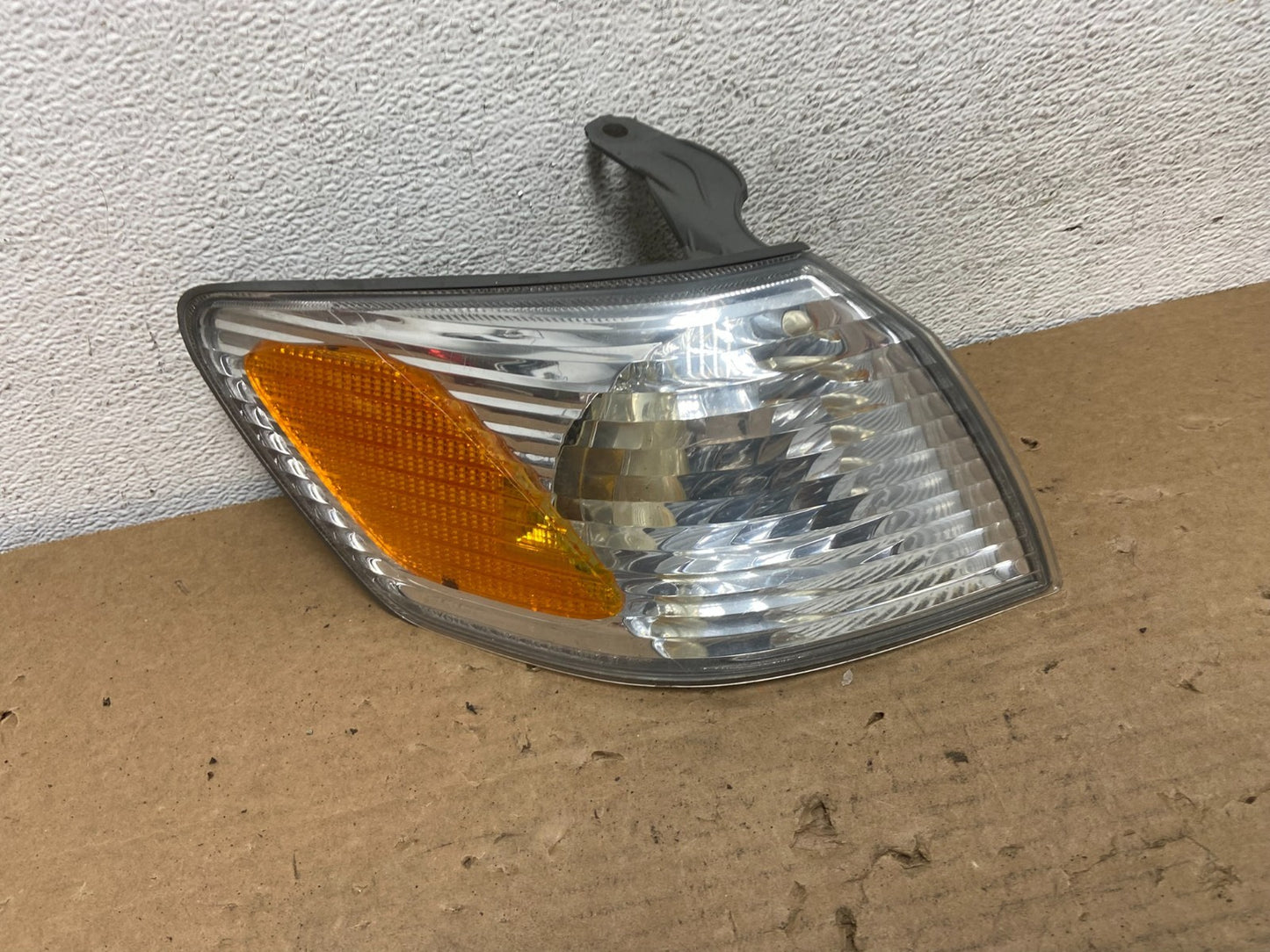 2000 - 2001 Toyota Camry Front Right Passenger RH Turn Signal AD4016 DW0