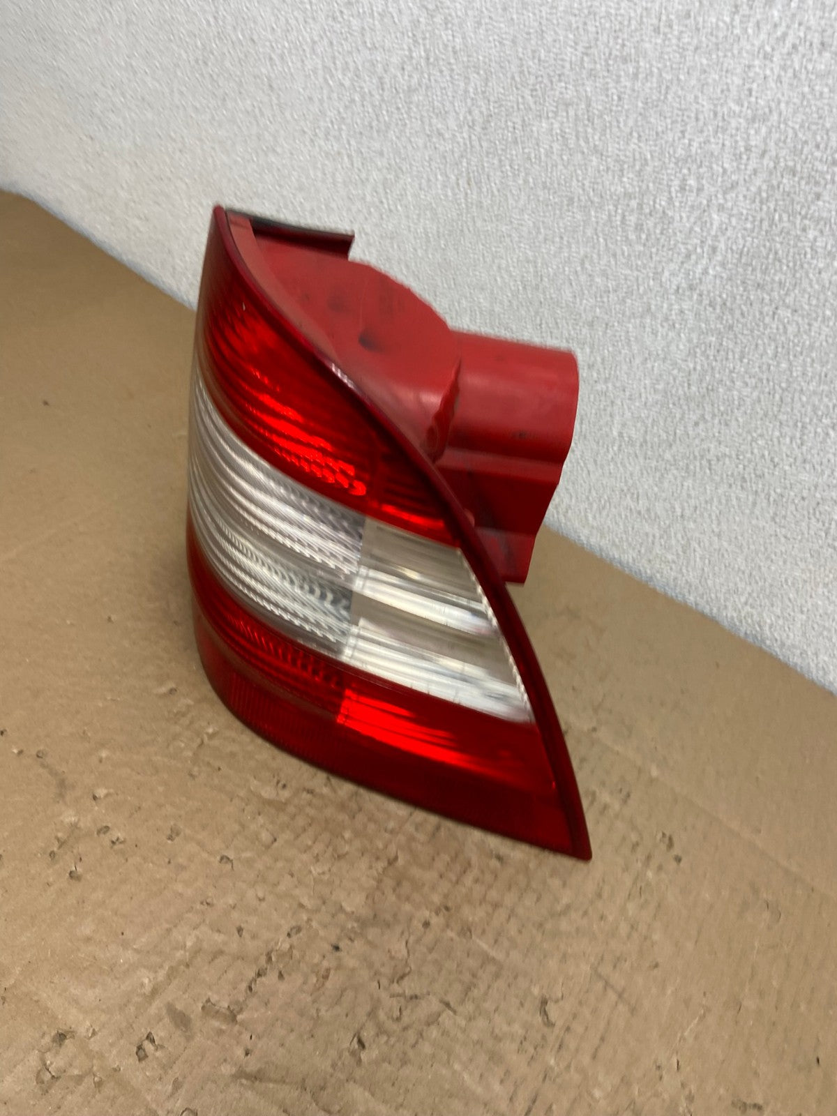 2002-2005 Mercedes ML 350 Ml-Class Right Passenger Rh Side Tail Light AB6276 LK1