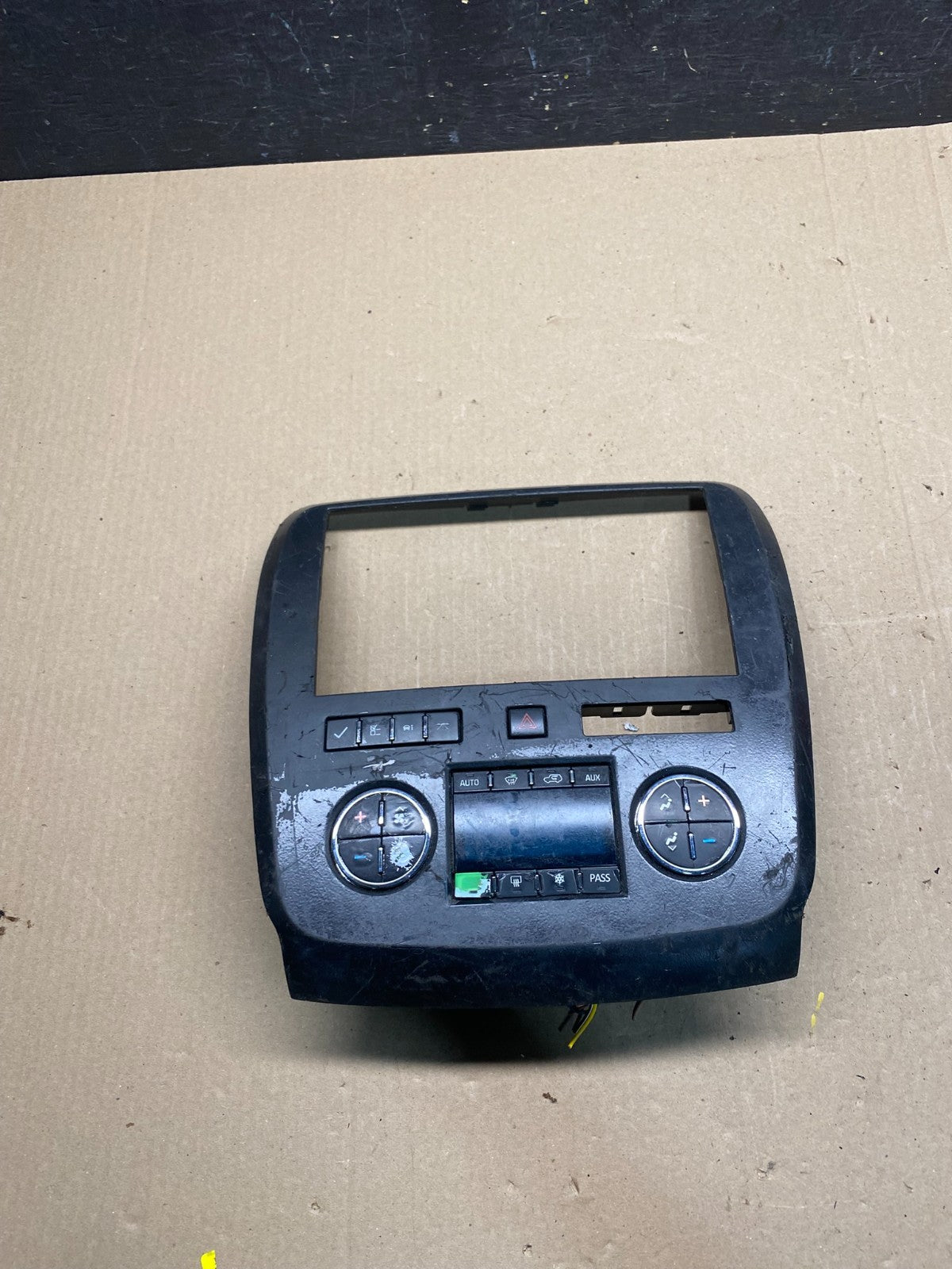 2008 to 2012 Buick Enclave AC Heater Climate Control Unit Q6916 DG0