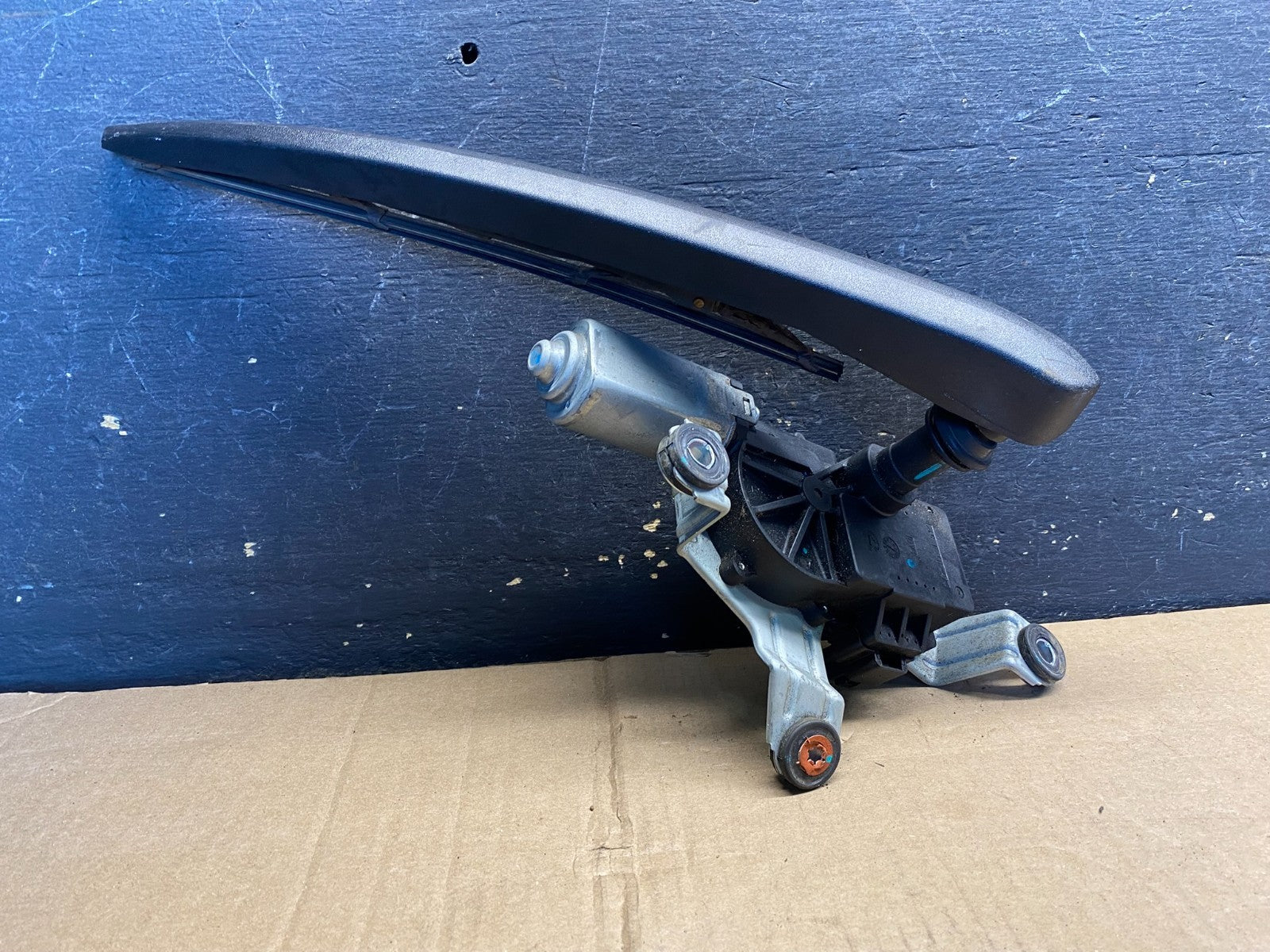 2010 to 2016 Cadillac SRX Rear Windshield Washer Wiper Motor AA7737 DG0