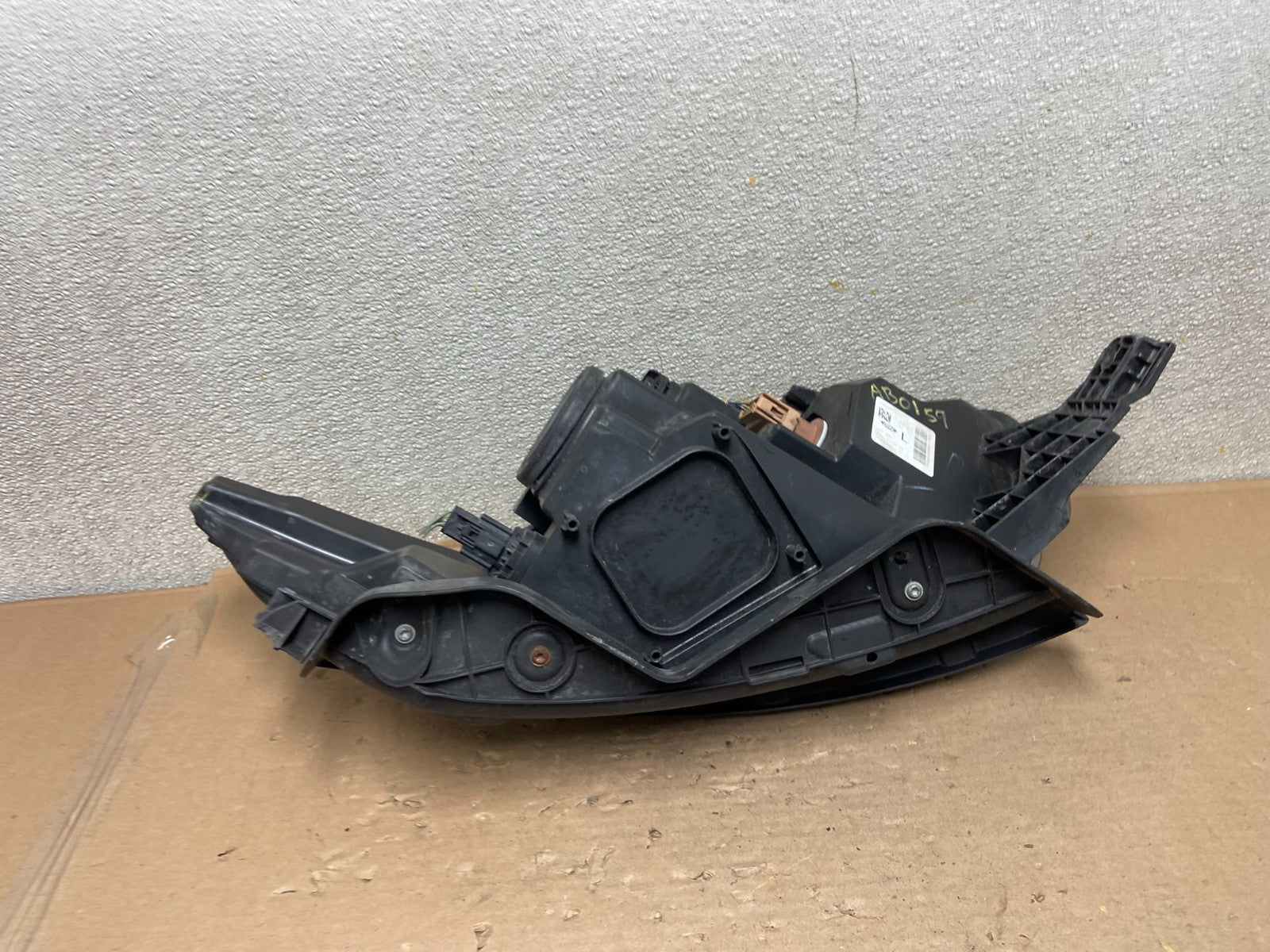 2013 to 2019 Ford Taurus Left Driver LH Side Headlight Halogen OEM AB0159 DW9