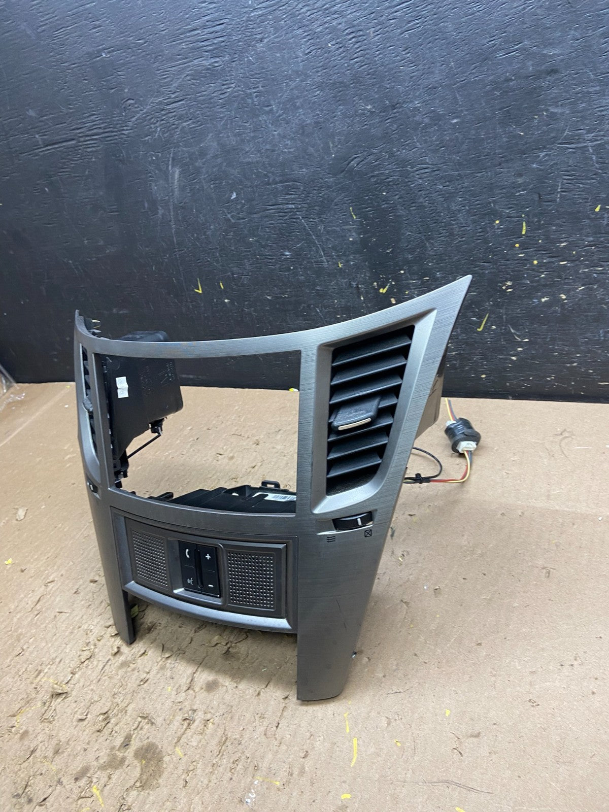 2010 - 2014 Subaru Outback Radio Console Dashboard Center Panel Trim T8684 DG2