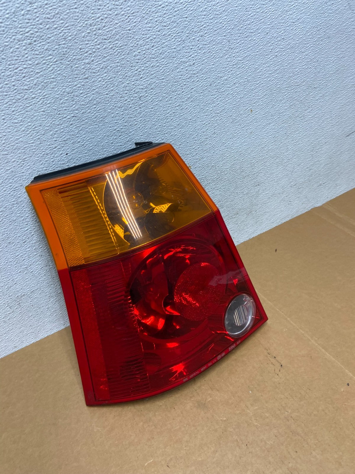 2004 2005 2006 Chrysler Pacifica Left Driver LH Tail Light AD8919 DW2