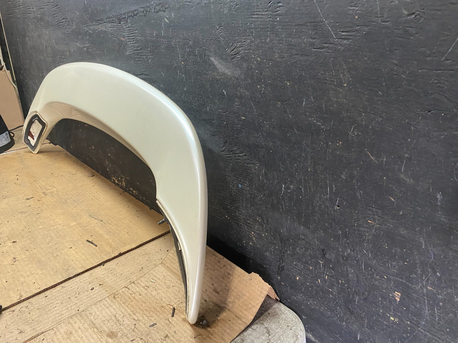 2000 to 2004 Subaru Legacy SEDAN Rear Spoiler Wing R0227 DG9