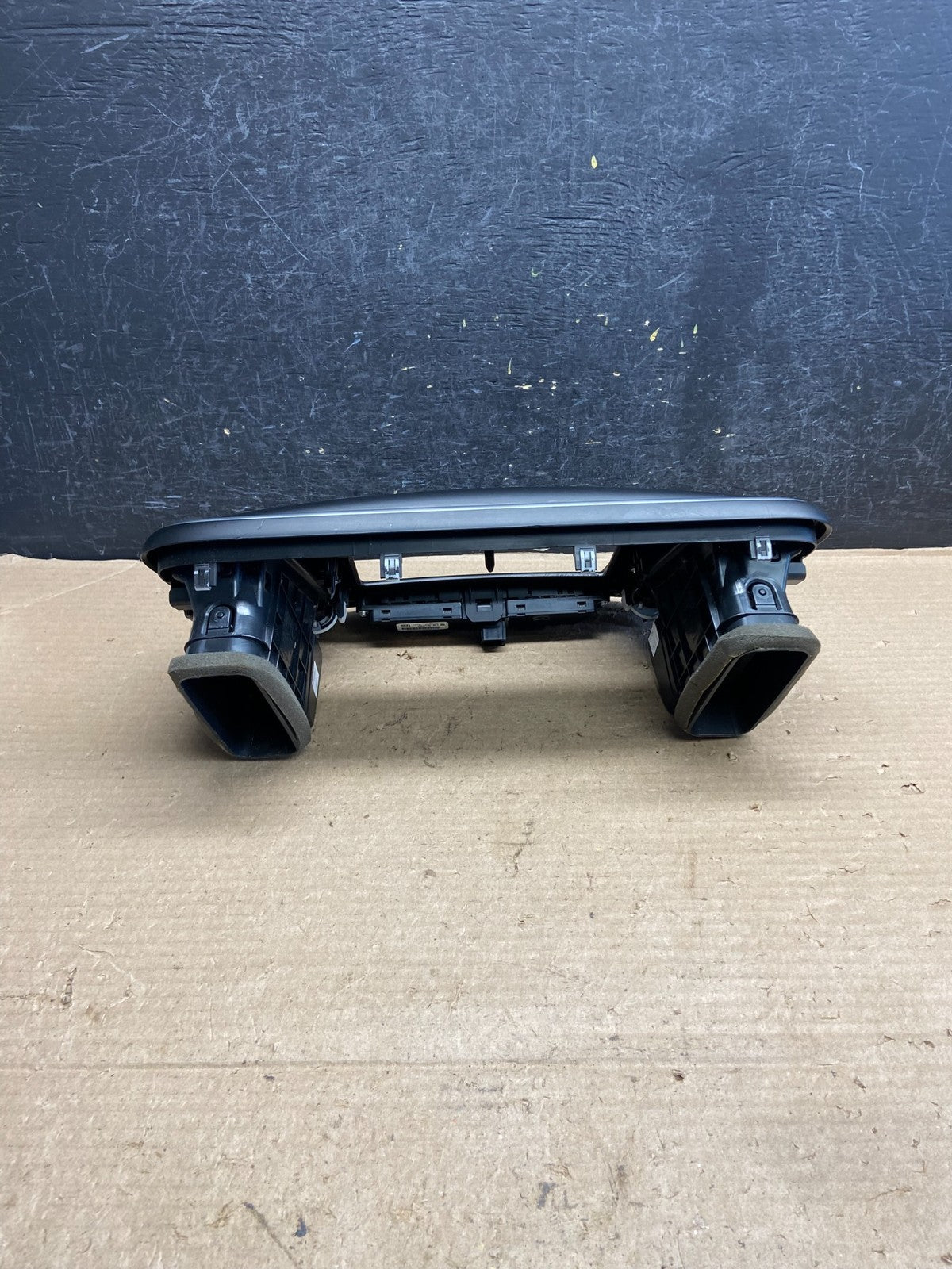 2015 to 2016 Chrysler 200 Dashboard Center Air Vent AH3986 DG3
