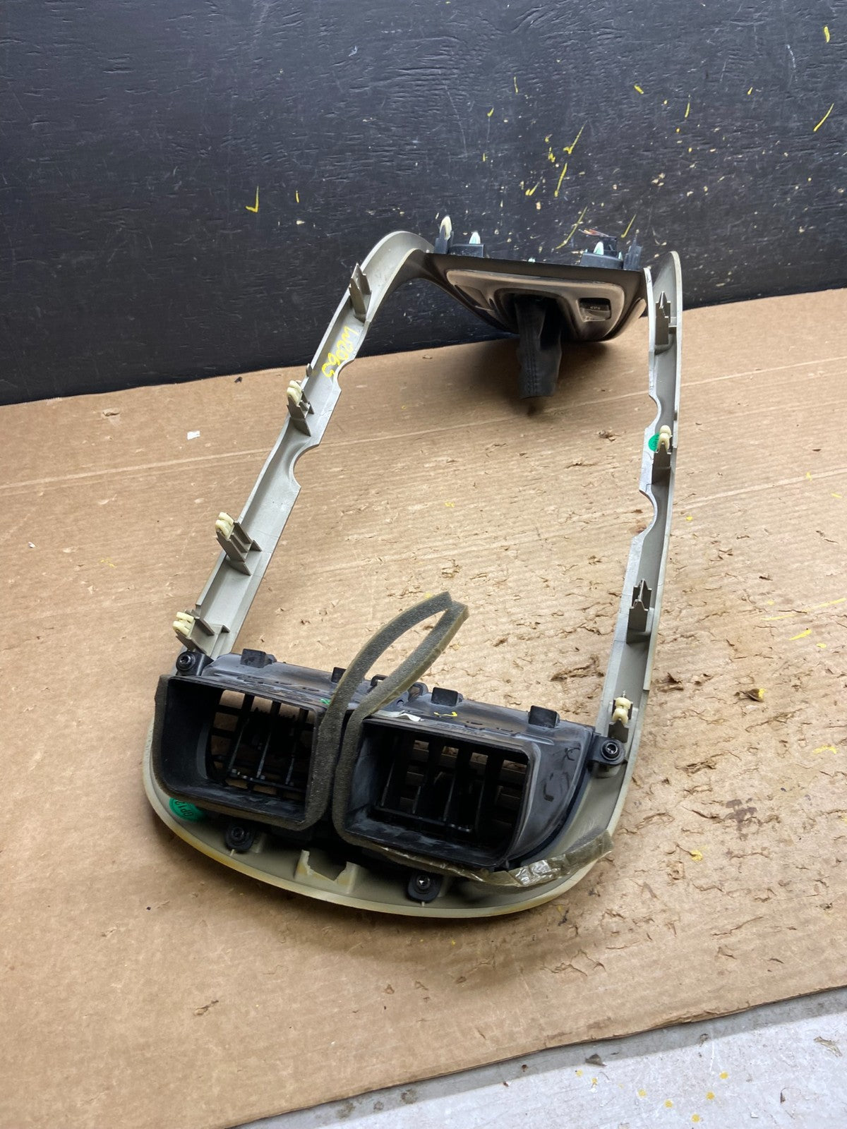 2013-2015 Chevrolet Malibu Center Dash Radio Switch Air Vent Trim Bezel w2065 DG3