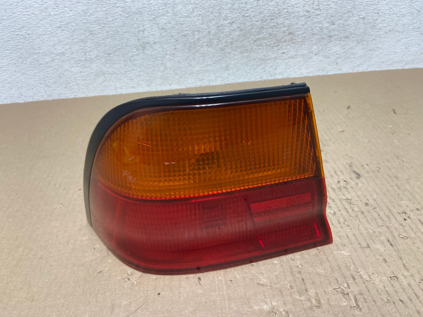 1995 1996 Nissan Maxima Left Driver LH Side Tail light AE7039 LK0