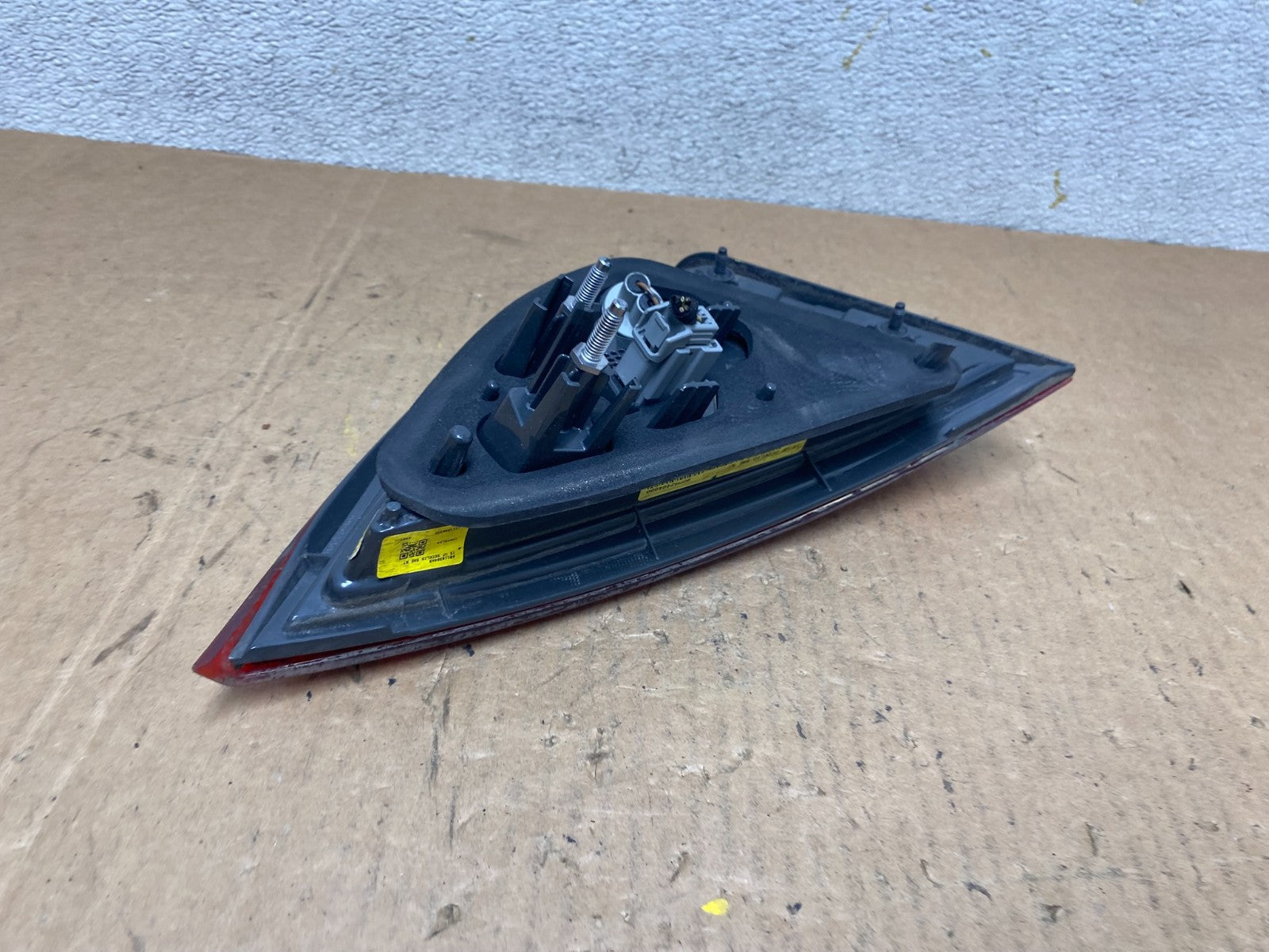 2015 to 2017 Chrysler 200 Sedan Right Passenger  Inner Tail Light Oem Q7518 DW6