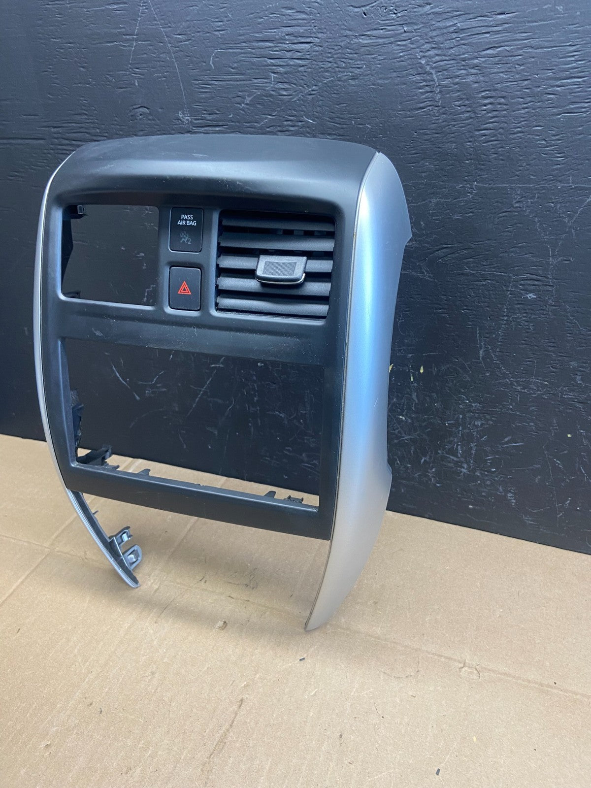2015-2019 Nissan Versa Hatchback Center Dash Radio Climate Bezel Air Vent AB93021