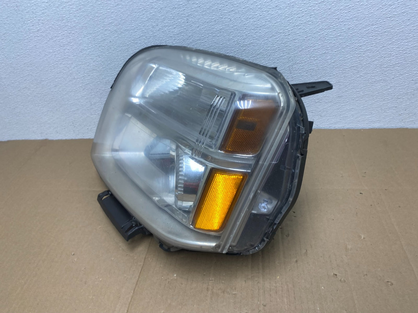 2010 to 2015 GMC Terrain Halogen Left Driver Lh Side Headlight AB8104 DW1