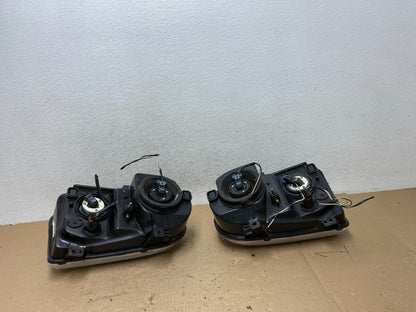 2005 to 2010 Chrysler 300C Left+Right Side Halogen Headlights AG4447 DW5