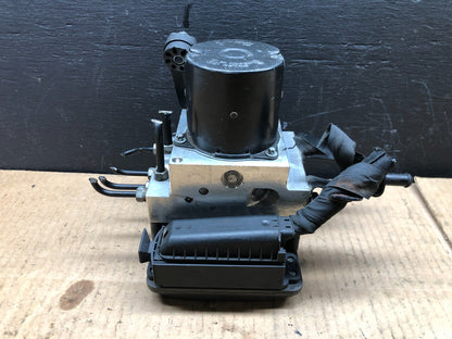 2008 to 2010 BMW 5 Series ABS Pump Control OEM Module 6784157 D22401