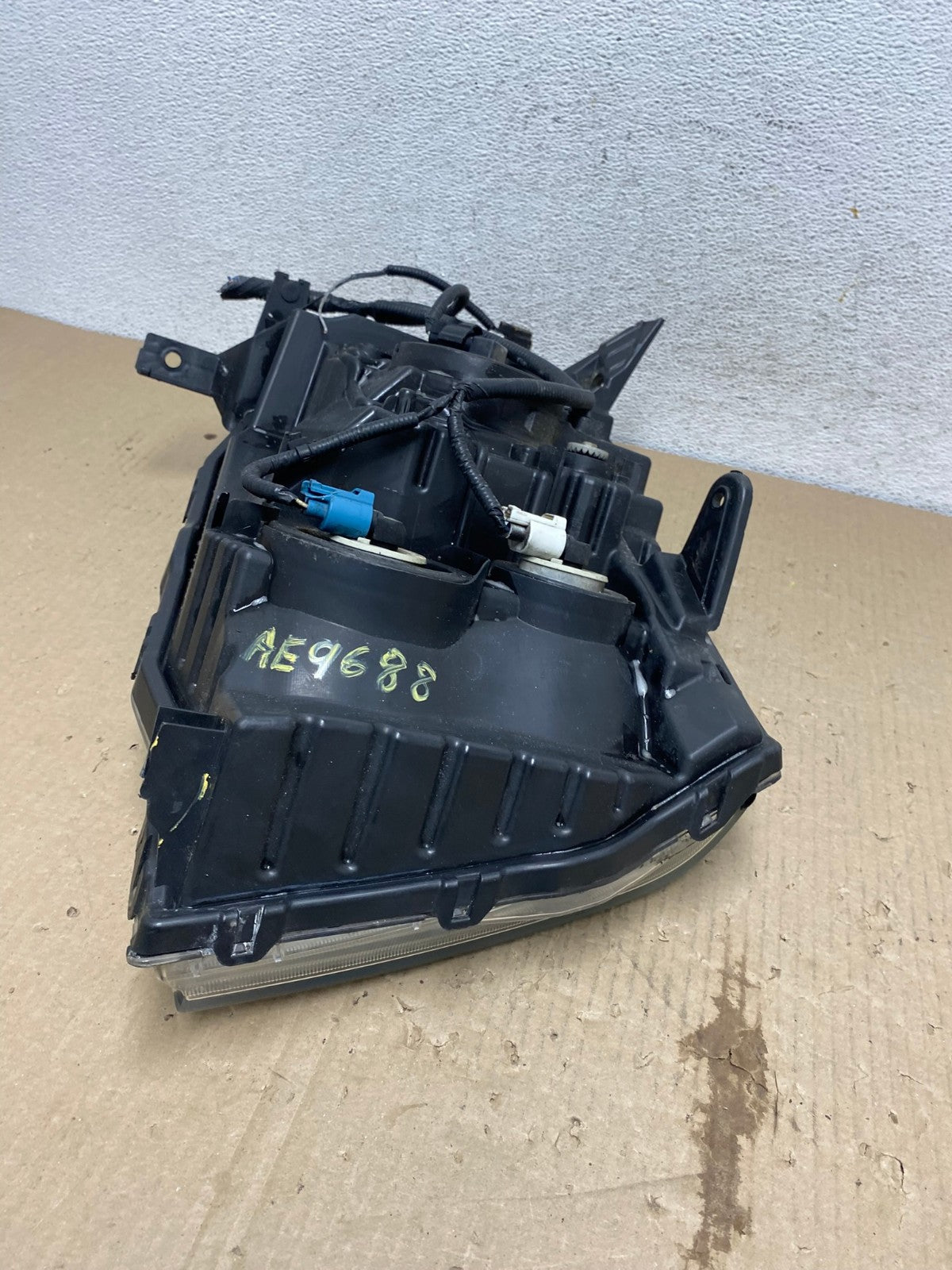 2009 2010 2011 Honda Pilot Left Driver LH Halogen Headlight AE9688 LK9