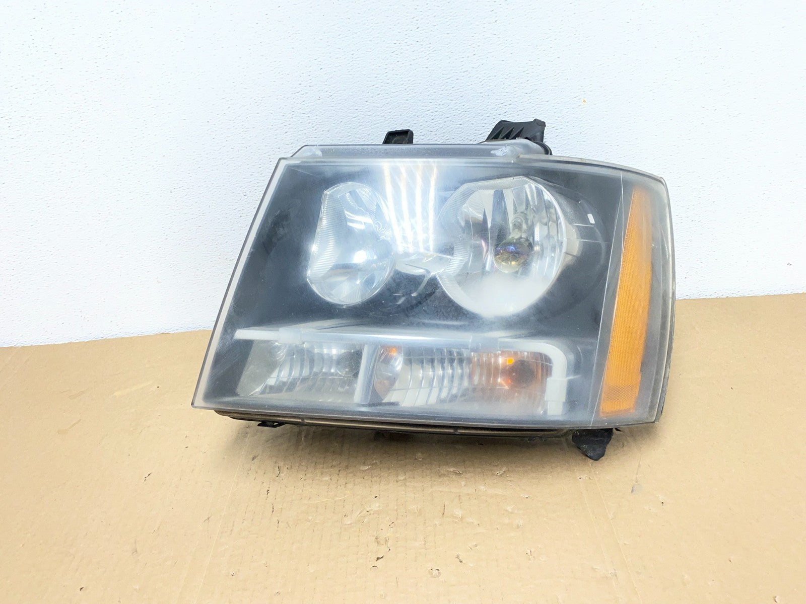 2007 to 2013 Chevrolet Suburban Tahoe Left Driver LH Headlight Oem AC3812 DW0