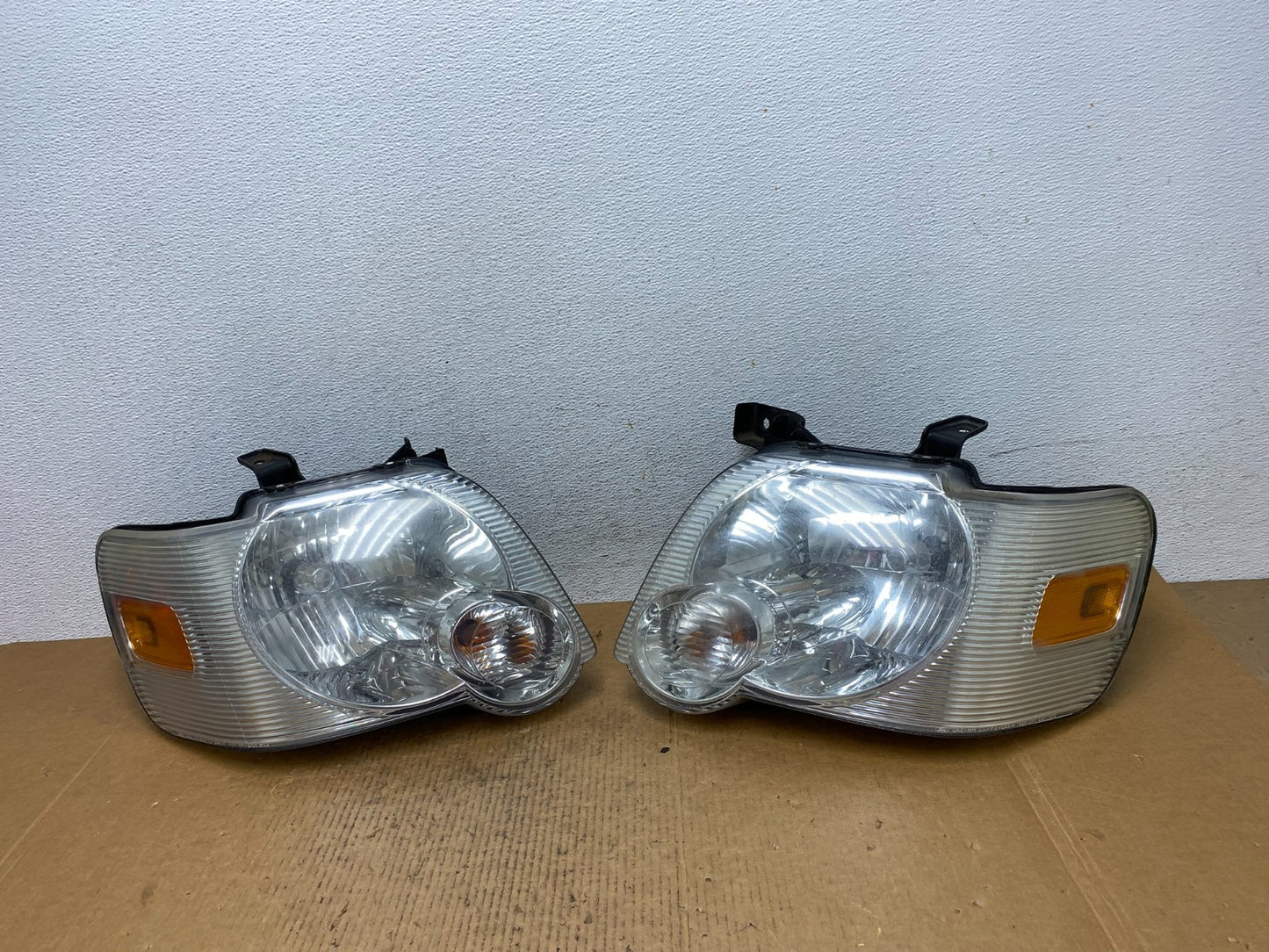 2006 2007 2008 2009 2010 Ford Explorer Left+Right Set Headlights AE0385 DW0