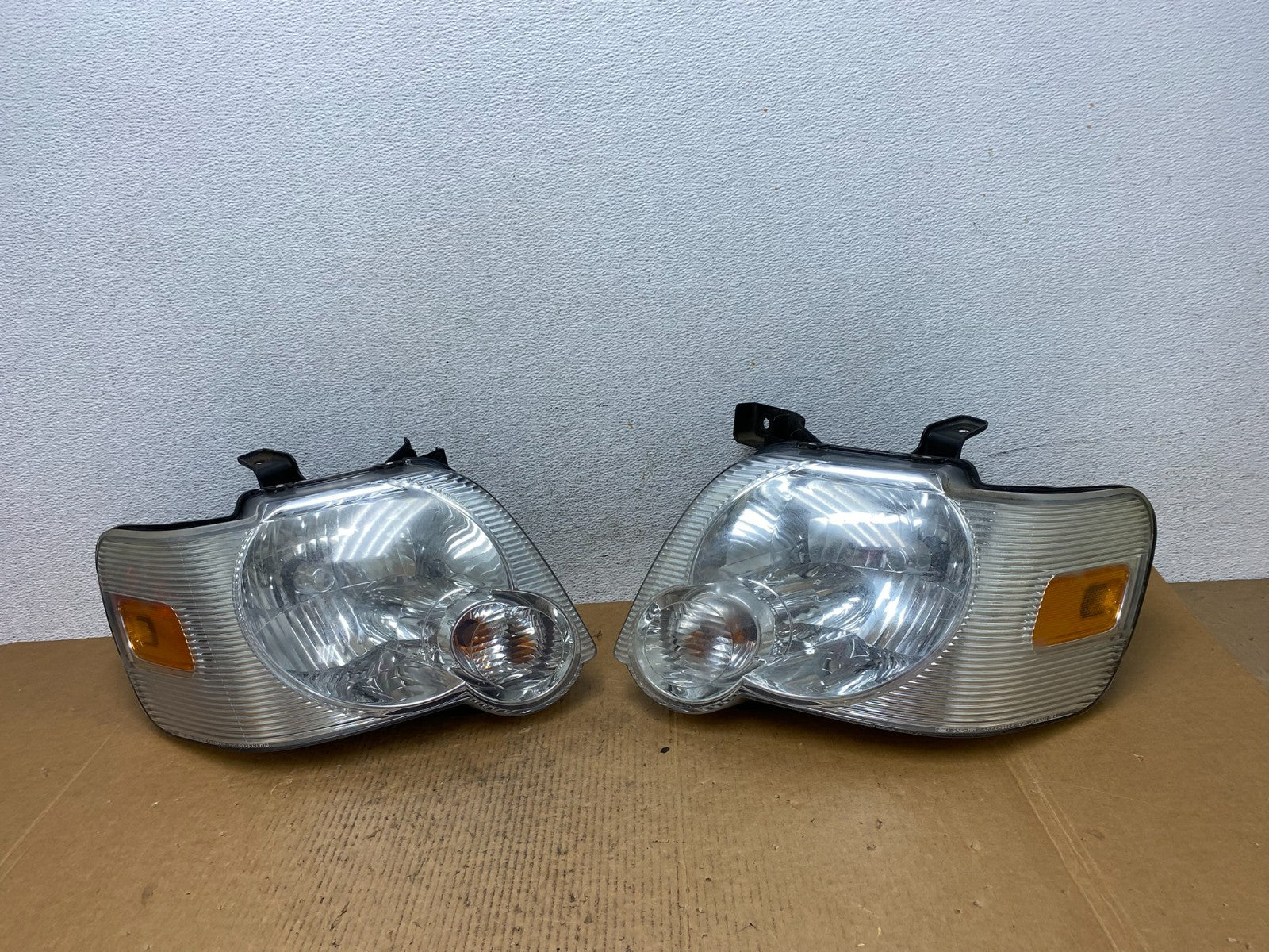 2006 2007 2008 2009 2010 Ford Explorer Left+Right Set Headlights AE0385 DW0
