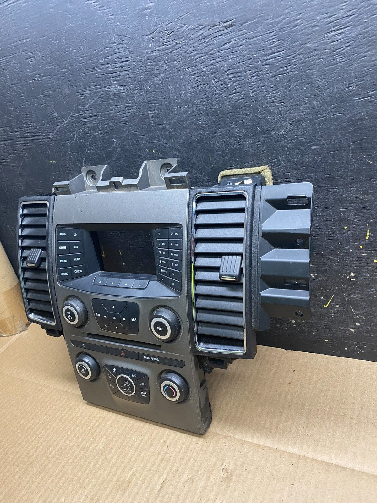 2010-2012 Ford Taurus Front Center Console Climate Radio Control Panel U5877 DG3