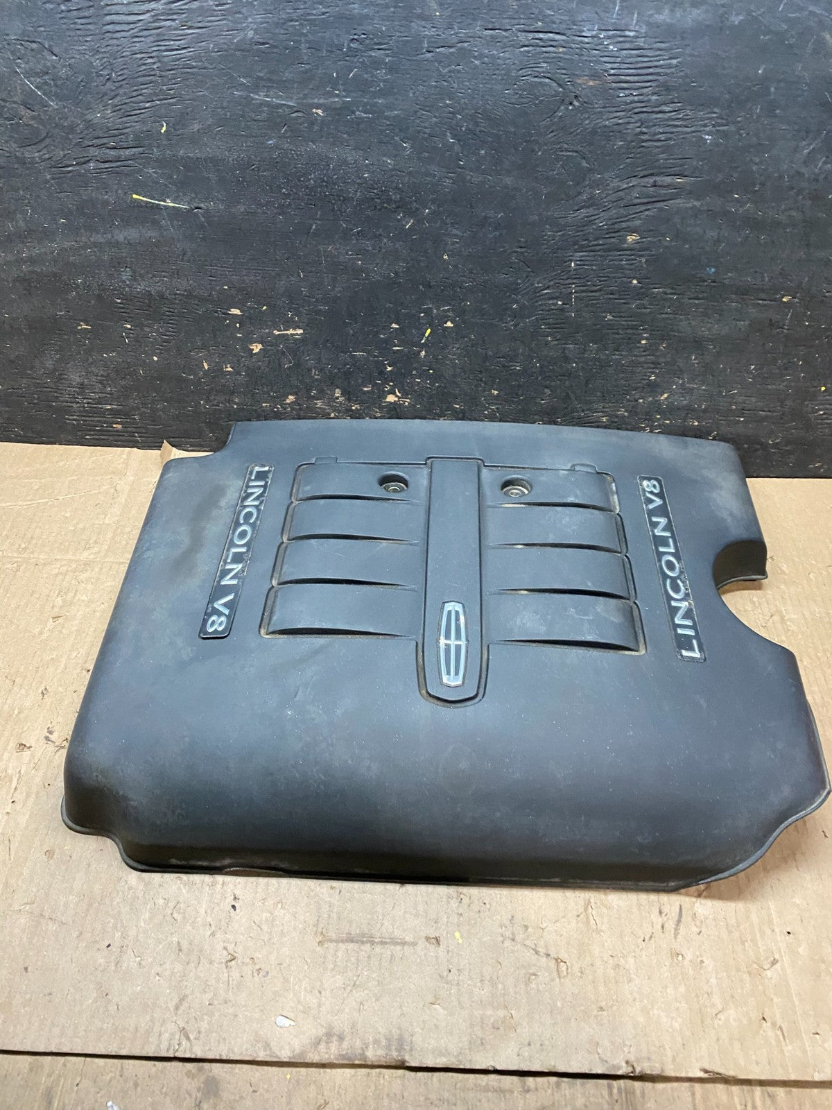 2002 to 2004  Lincoln Navigator 5.4L V8 Engine Motor Cover U0327 DG0