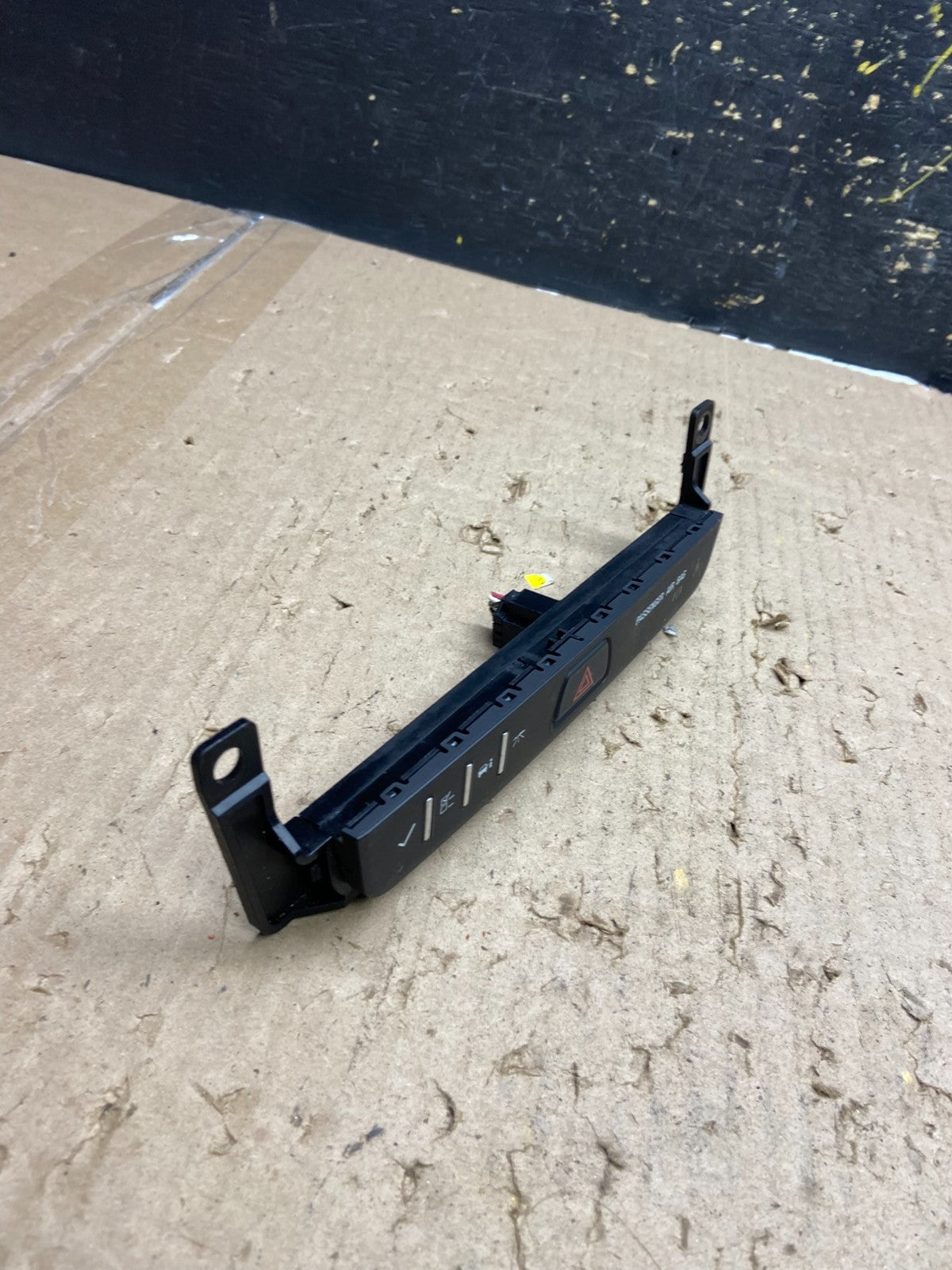 2013 - 2017 GMC Acadia Center Dash Hazard Warning Switch OEM AB5525 DG1