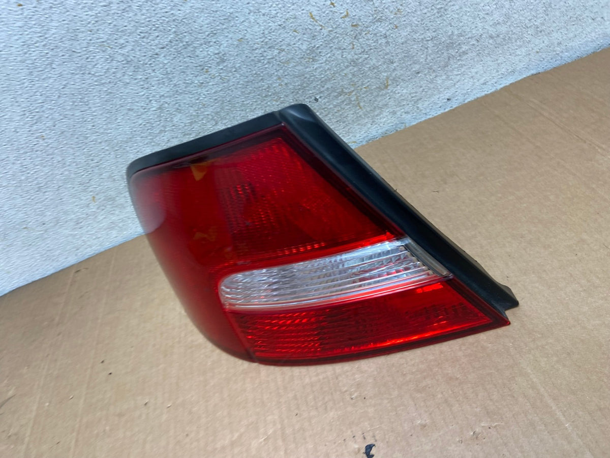 2000 to 2001 Nissan Altima Left Driver LH Side Tail Light AI8392 LK1
