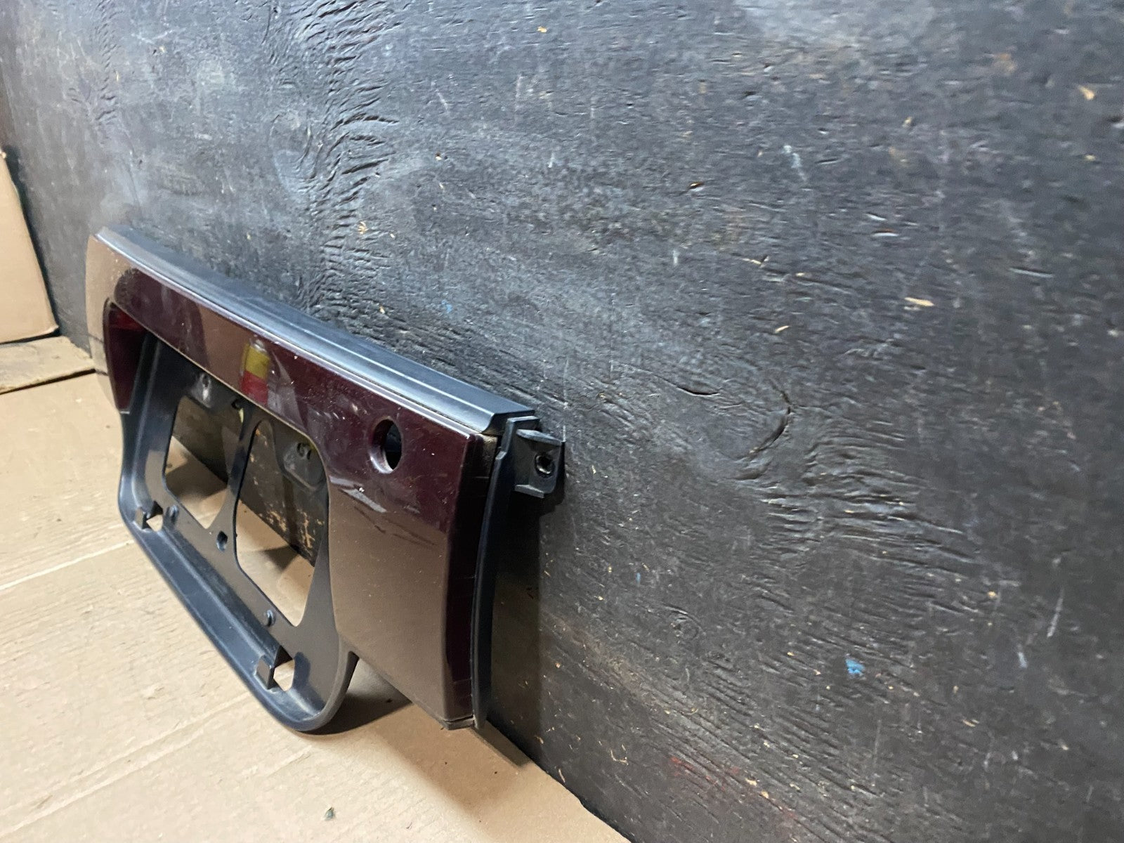 1990-1993 Toyota Celica GT Rear Center Taillight Garnish License Plate R5237 DG1