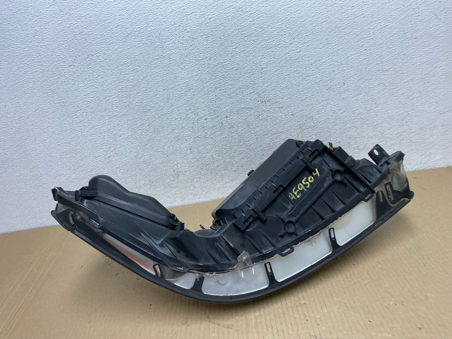 2005 to 2011 Lincoln Town Car Left Driver LH Side Headlight AE9504 LK8