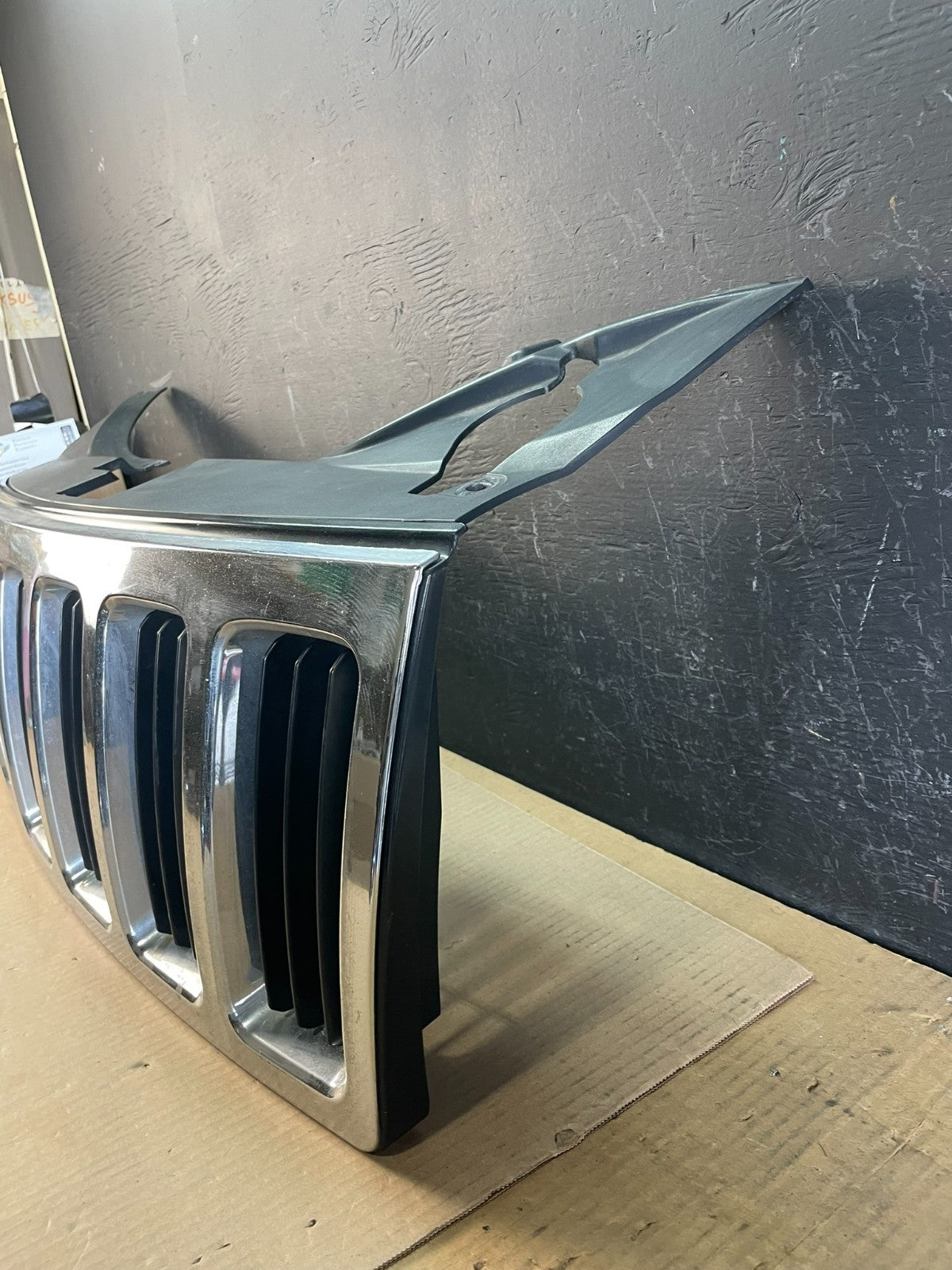2008 2009 2010 Jeep Grand Cherokee Front Upper Grill Grille OEM AC2037 DG1