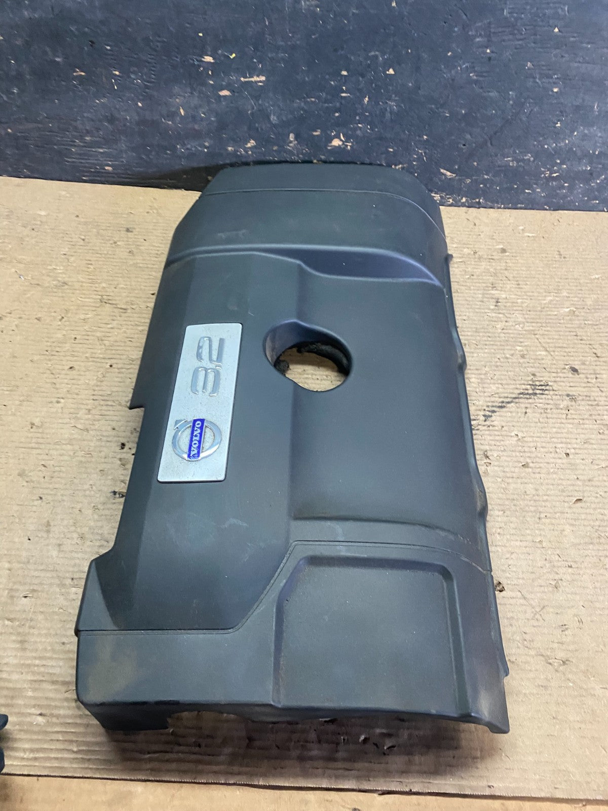 2007 to 2014 Volvo XC90 OEM 3.2L Upper Top Engine Motor Dust Cover Oem s3464 DG2