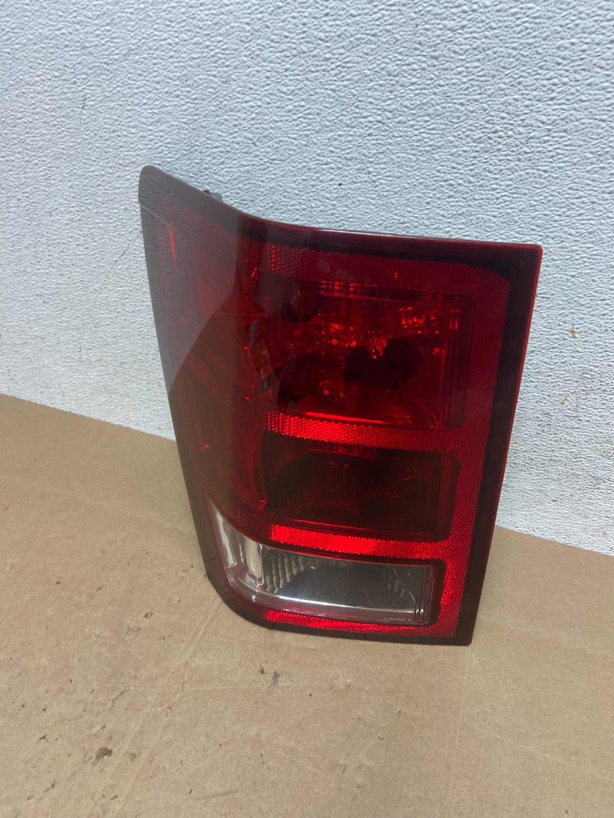 2005 to 2006 Jeep Grand Cherokee Left Driver Side Lh Tail Light AE5961 DW0