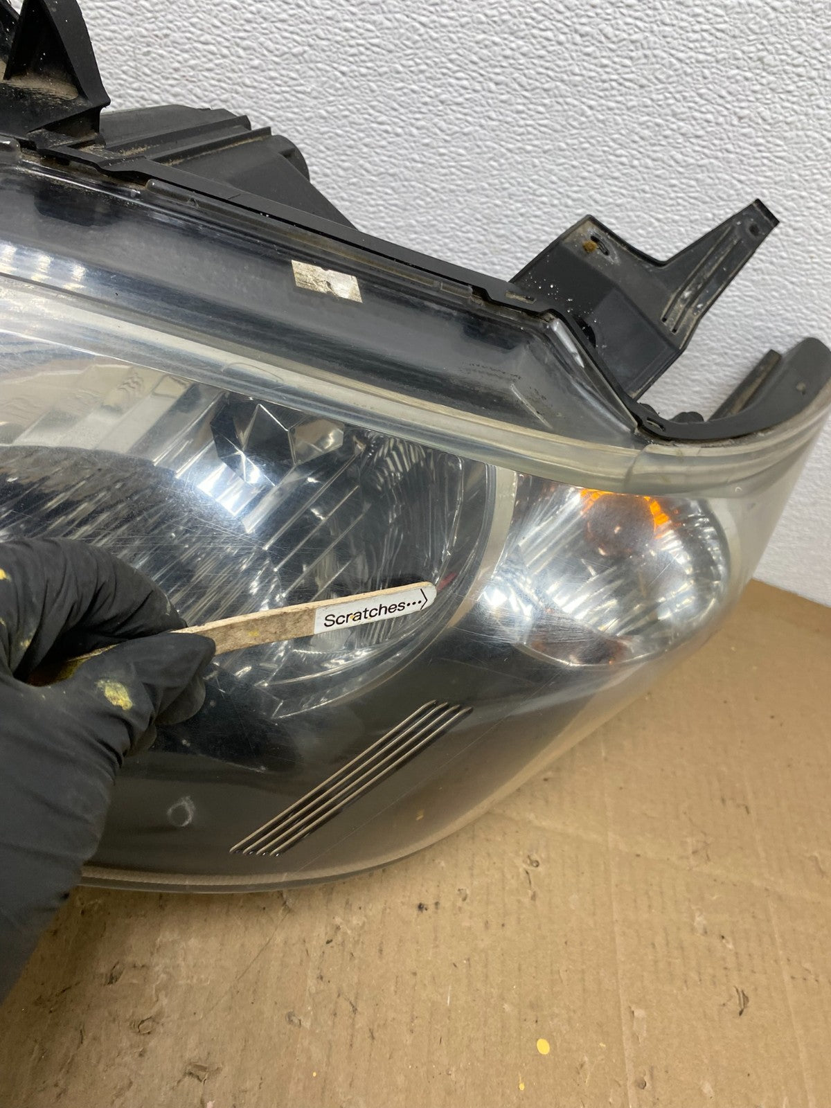 2004 to 2005 Mazda Mpv Black Bezel Right Passenger RH Headlight Oem AC0201 DW3
