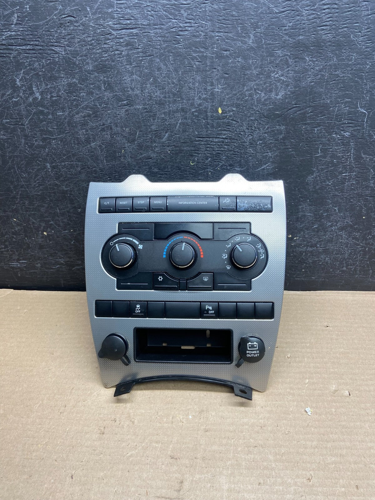 2005 to 2007 Jeep Commander Grand Cherokee A/C Climate Control Bezel AH1548 DG0