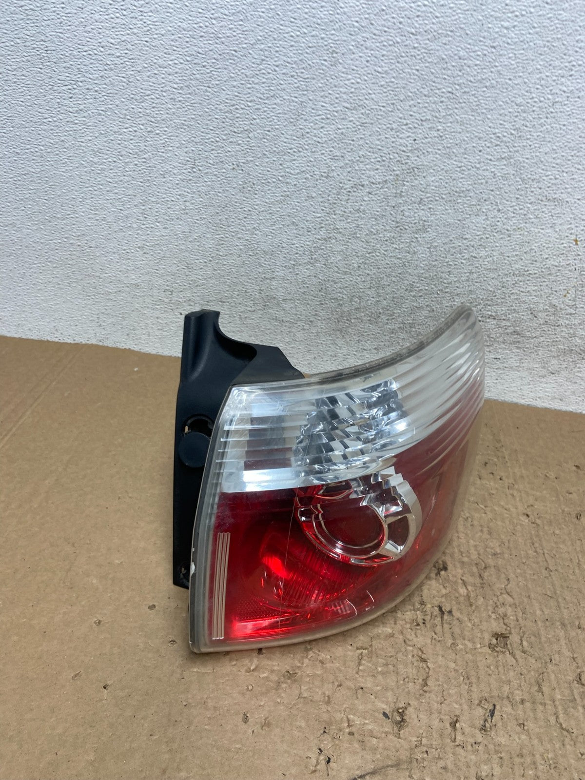 2007 to 2012 GMC Acadia Halogen Tail Light Right Passenger RH Side AF8370 DW2