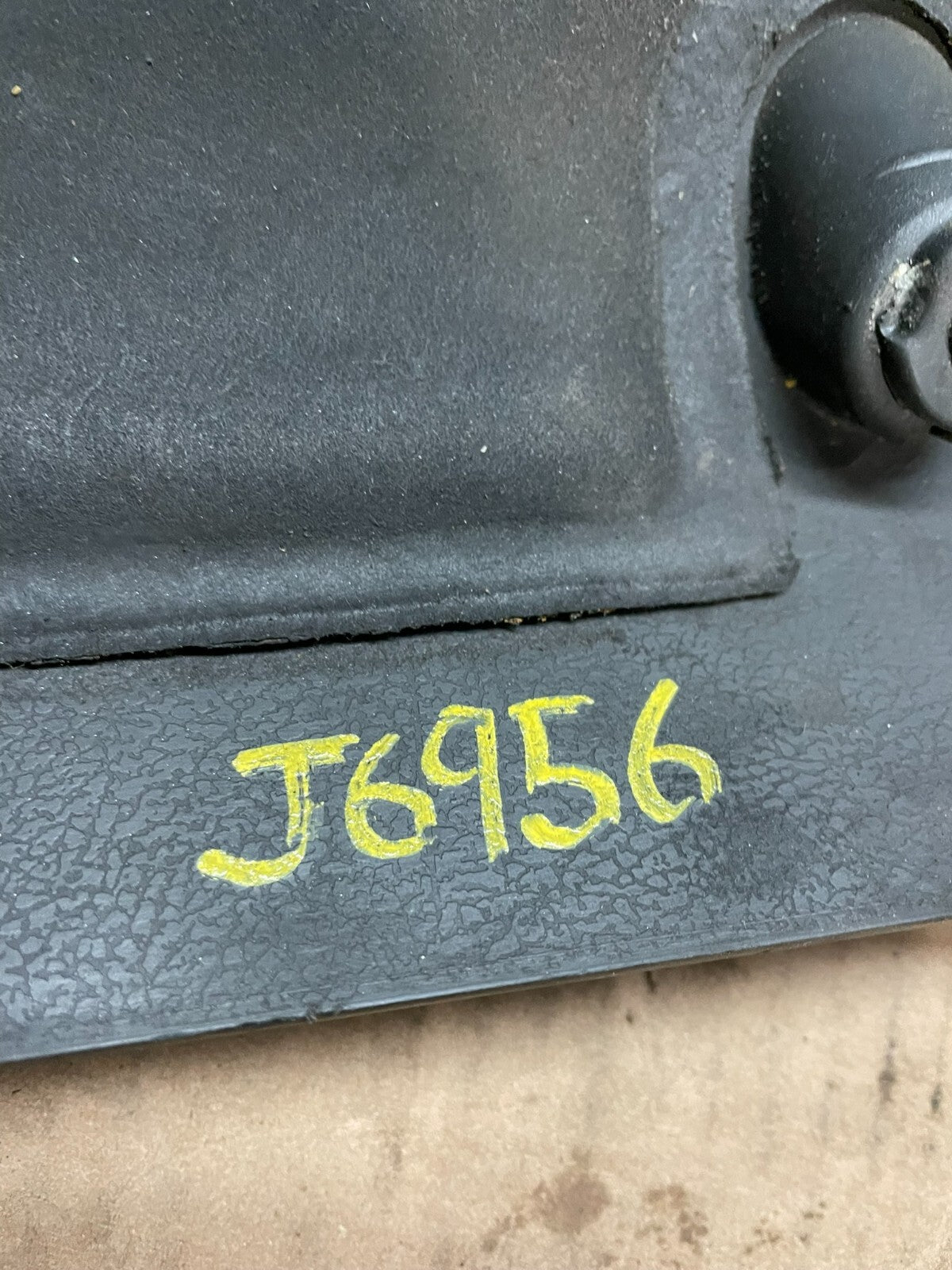 2002 to 2005 Hyundai Sonata 2.4L Engine Trim Cover J6956 PS9