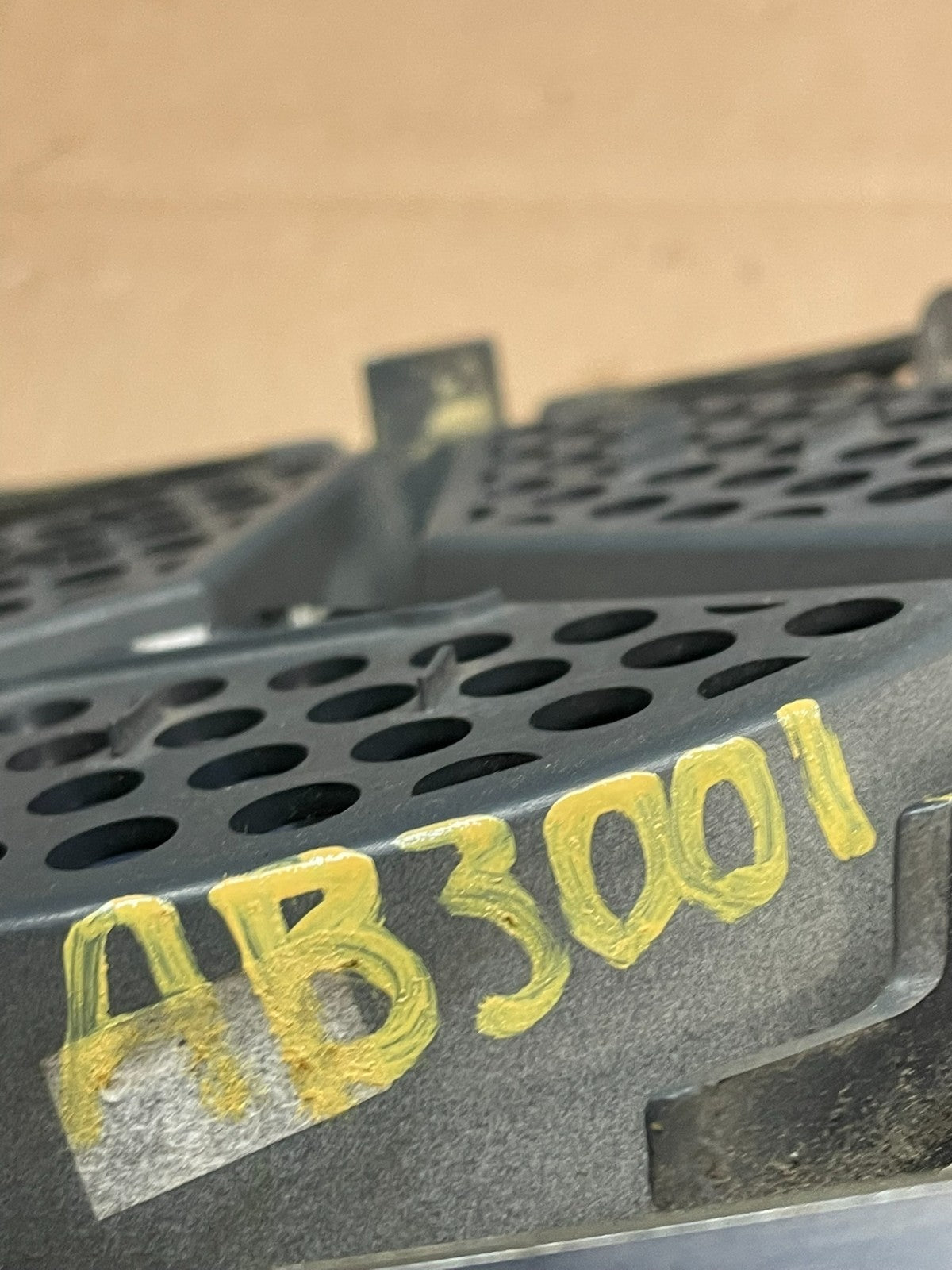 1998 to 2005 Mercedes-Benz ML320 Front Upper Grille Grill OEM AB3001 DG7