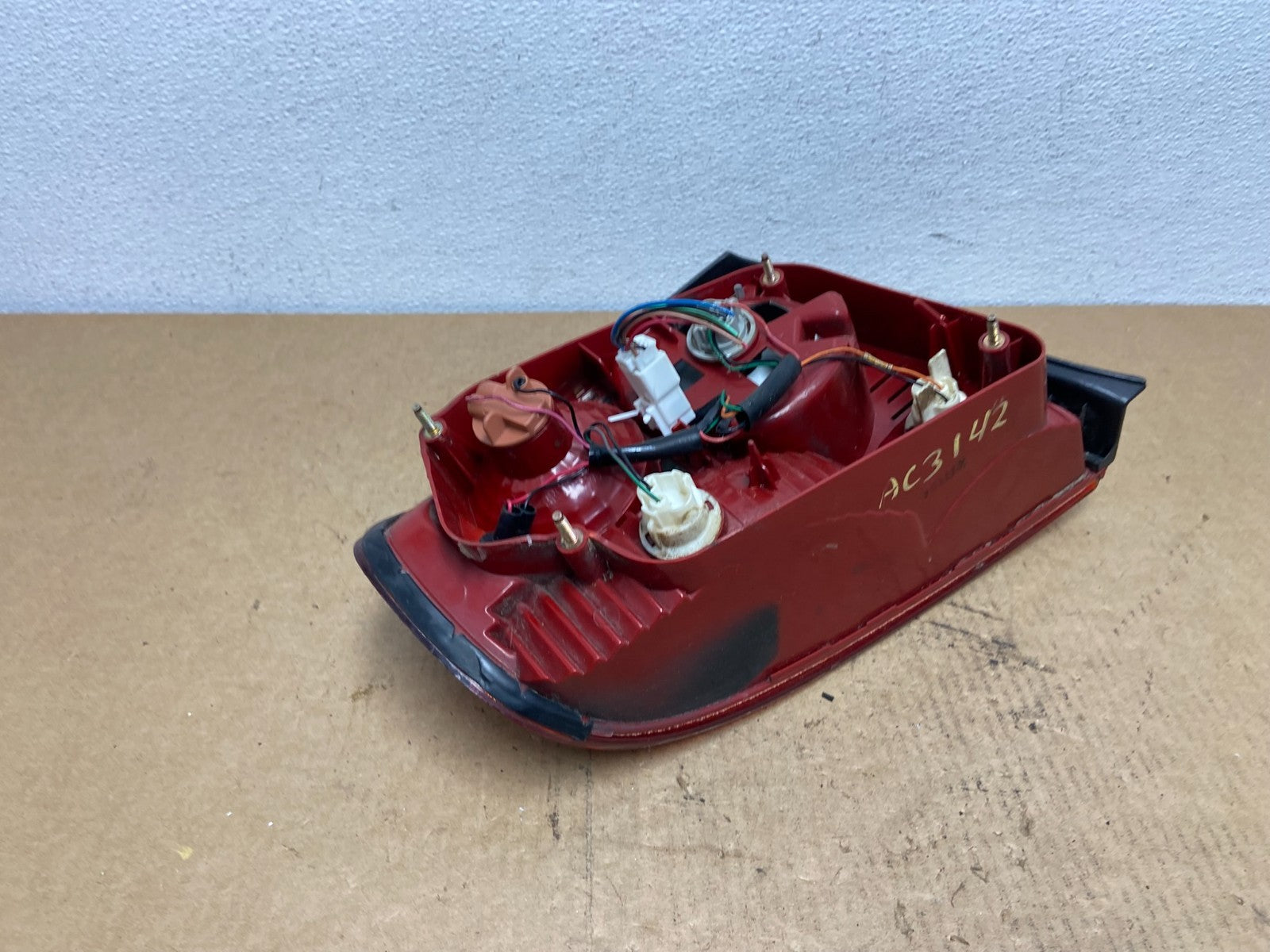 2002 - 2005 Hyundai Sonata Right Passenger RH Side Tail Light OEM AC3142 DW7