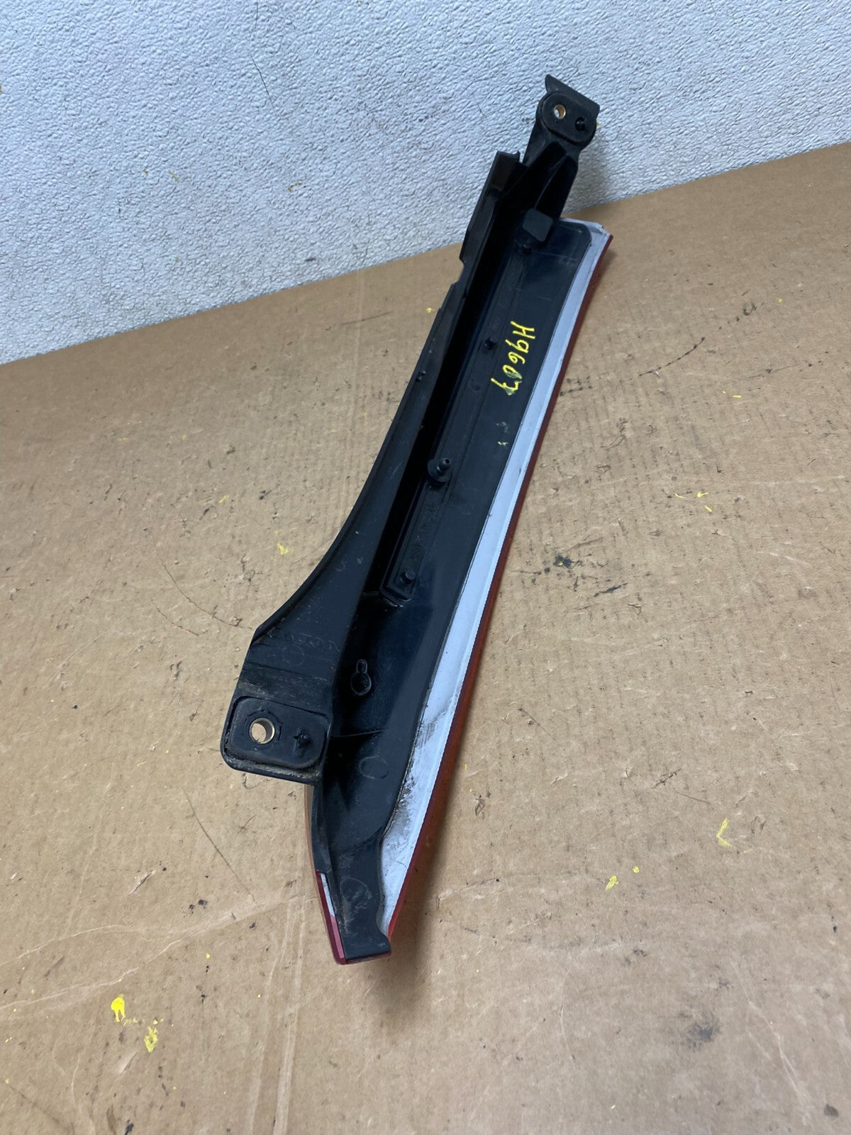 2003 to 2006 Volvo XC90 Right Passenger Side Upper Tail Light OEM H9607 KC7