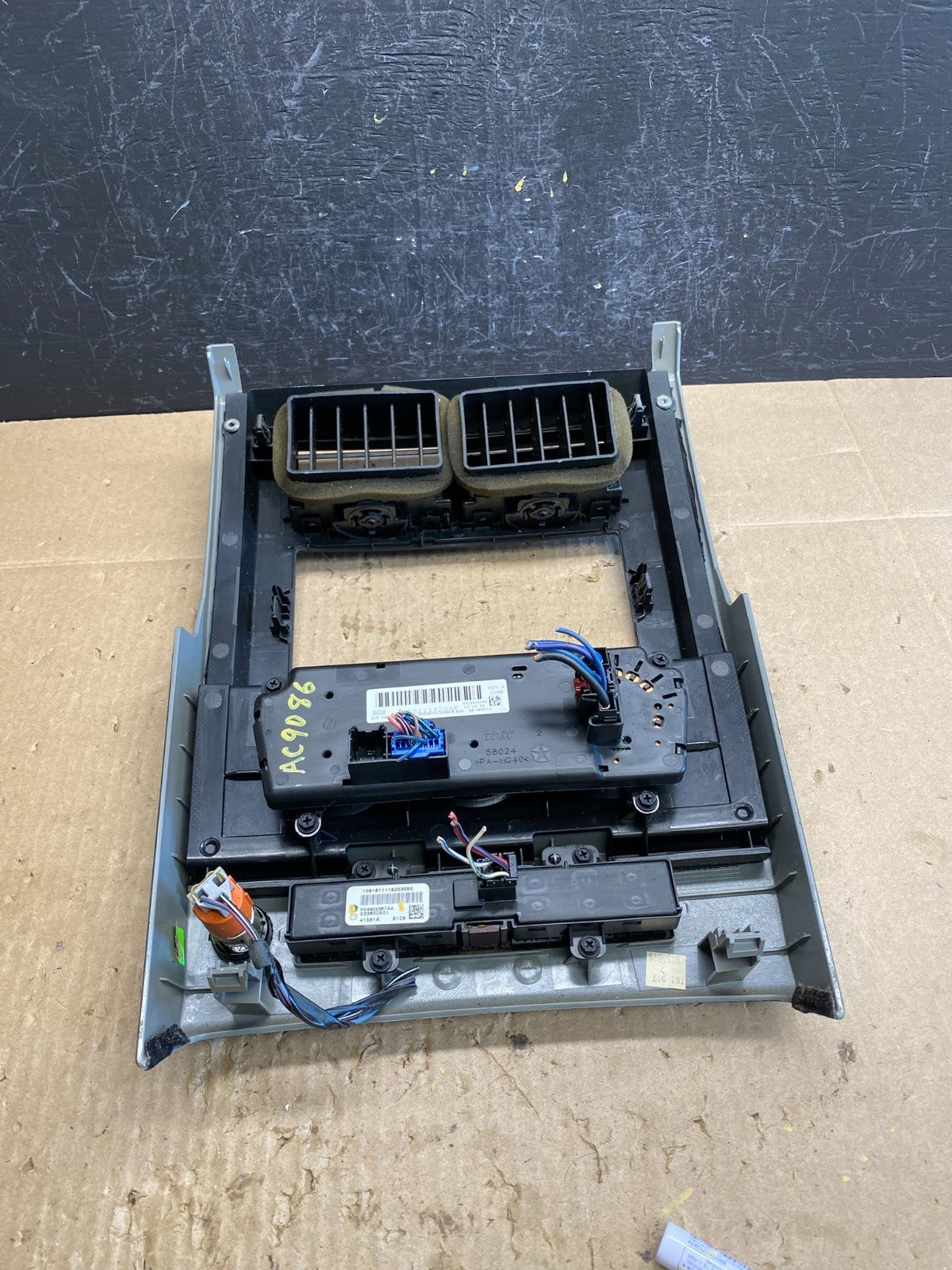2008 to 2012 Jeep Liberty Dash Climate Temperature Control Radio Bezel AC9086 DG5