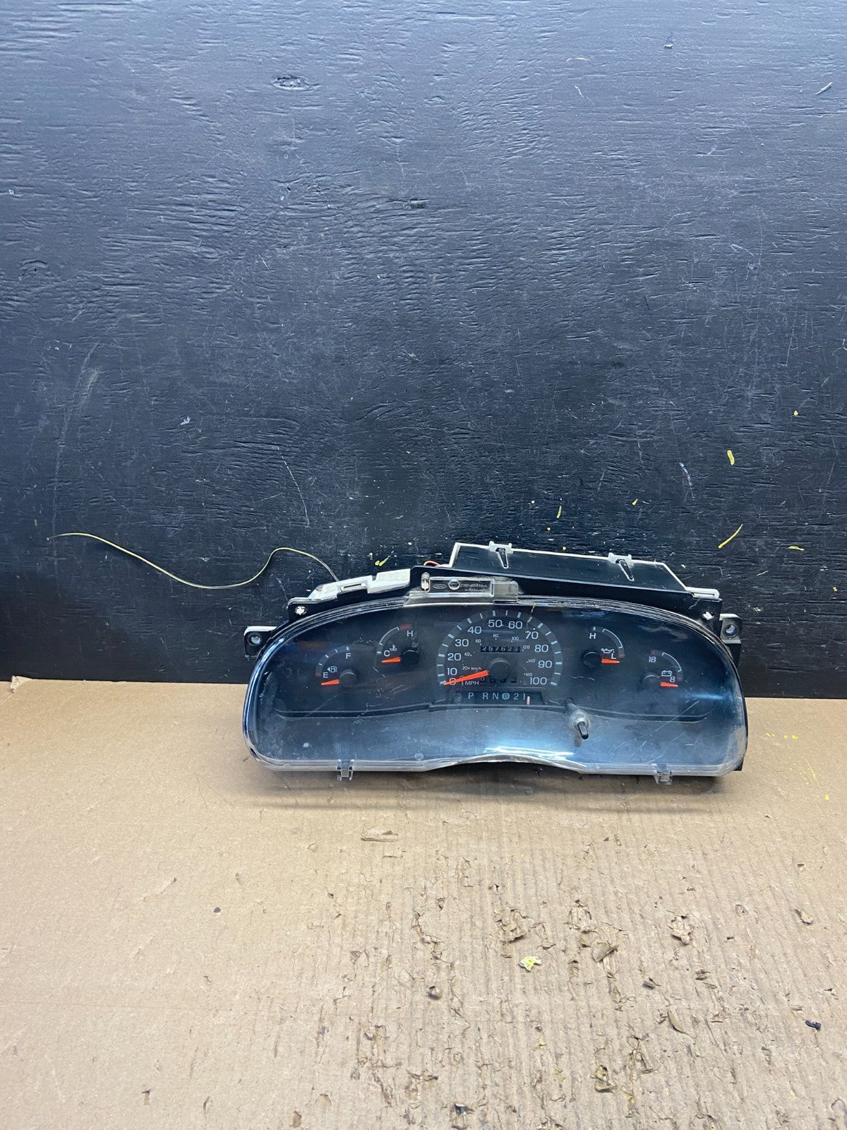 1997 to 2002 Ford Econoline E250 E350 Van Speedometer Instrument Cluster t17670