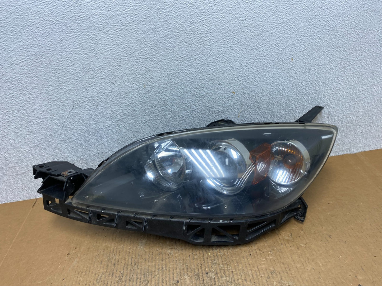 2004 to 2009 Mazda 3 Hatchback Left Driver LH Side Headlight AE1625 DW0
