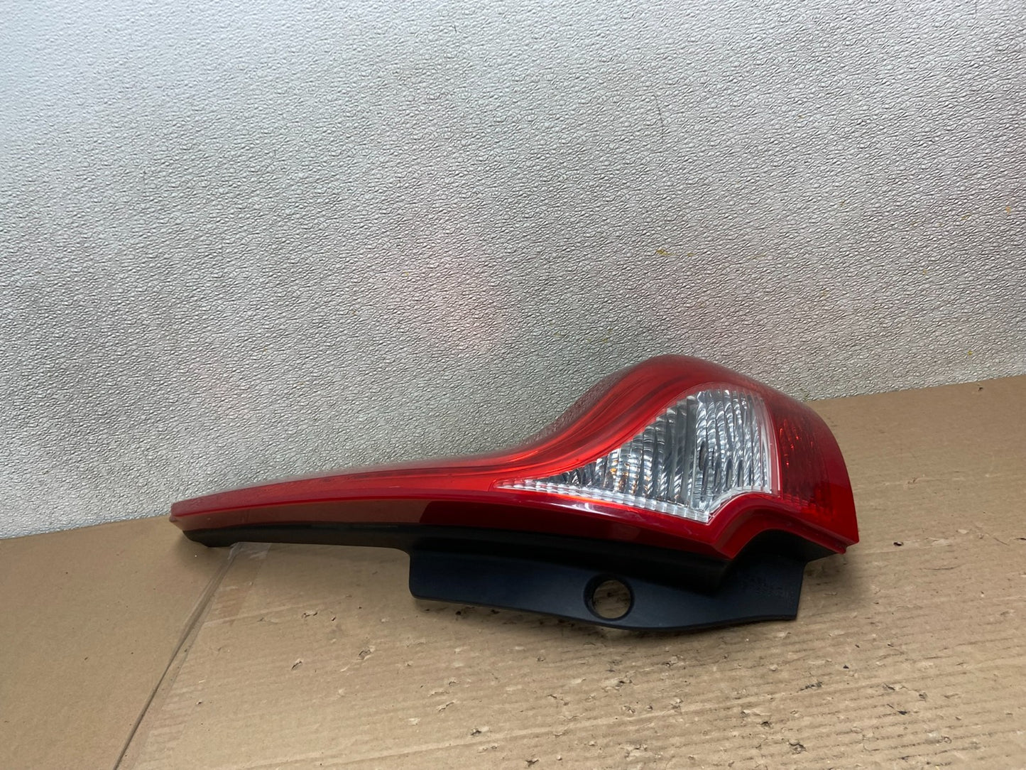 2009 to 2011 Volvo XC60 Right Passenger RH Tail Light Oem AA9484 LK2