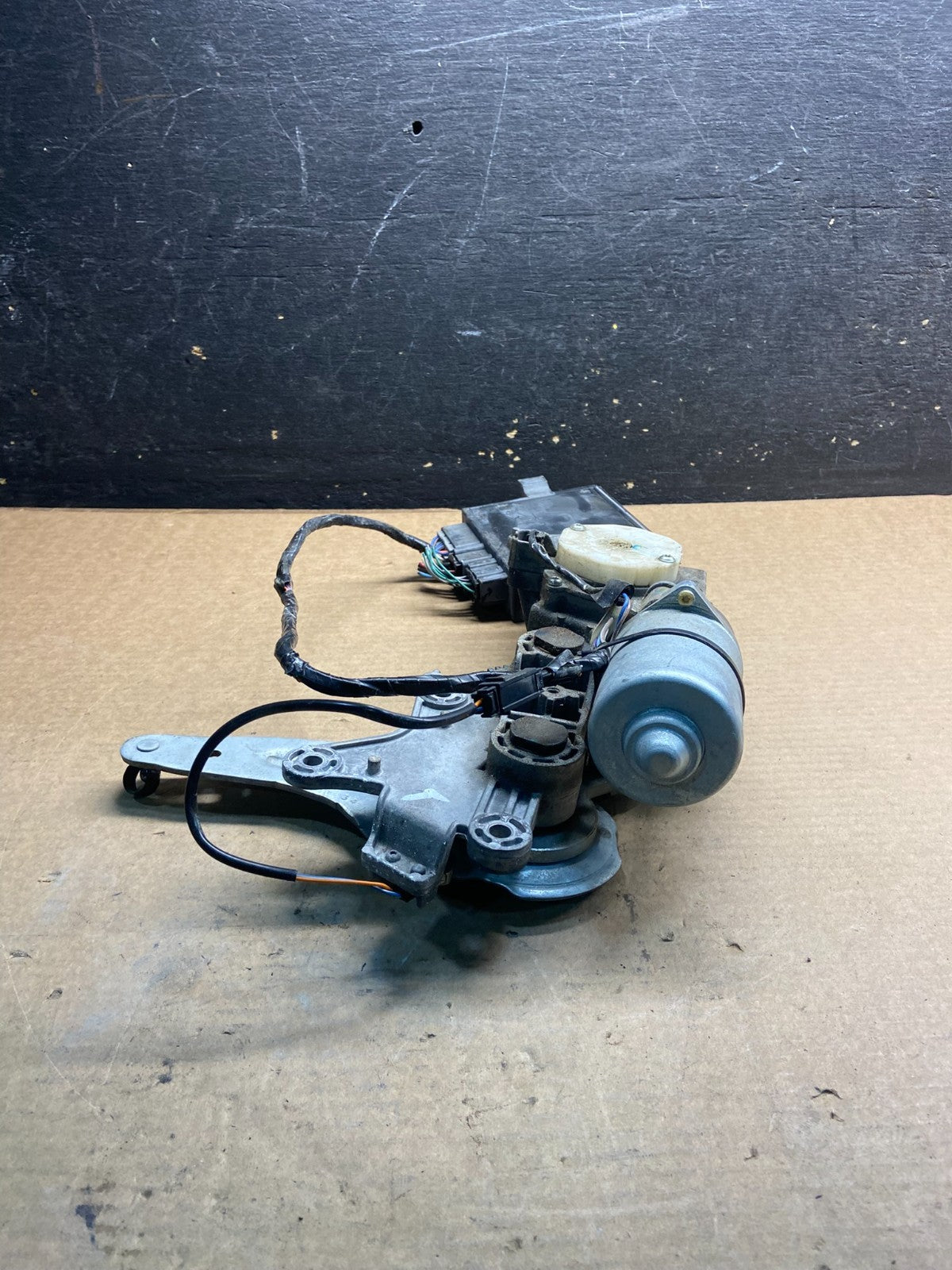 2009 to 2016 GMC Acadia Rear Trunk Liftgate Power Motor Actuator OEM z9180 DG1