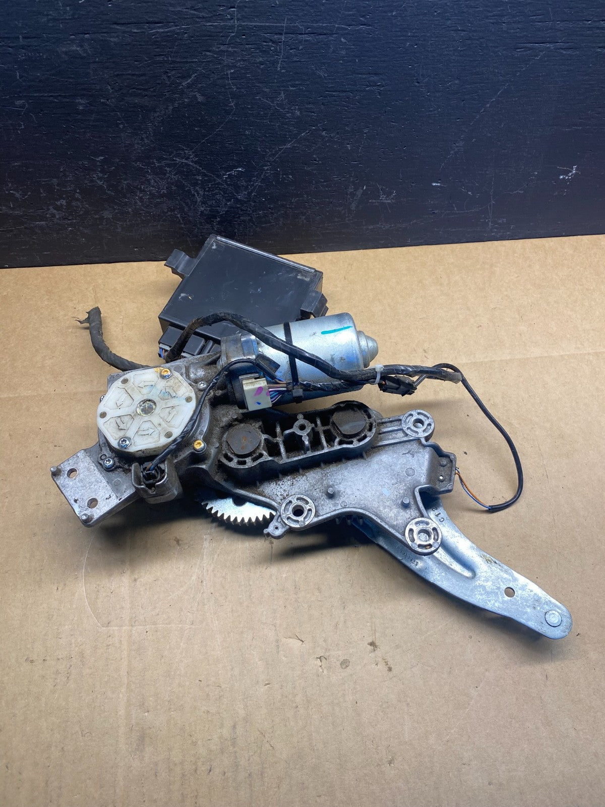 2009-2012 GMC Acadia Power Motor Liftgate Tailgate Control Module ac2778 DG5