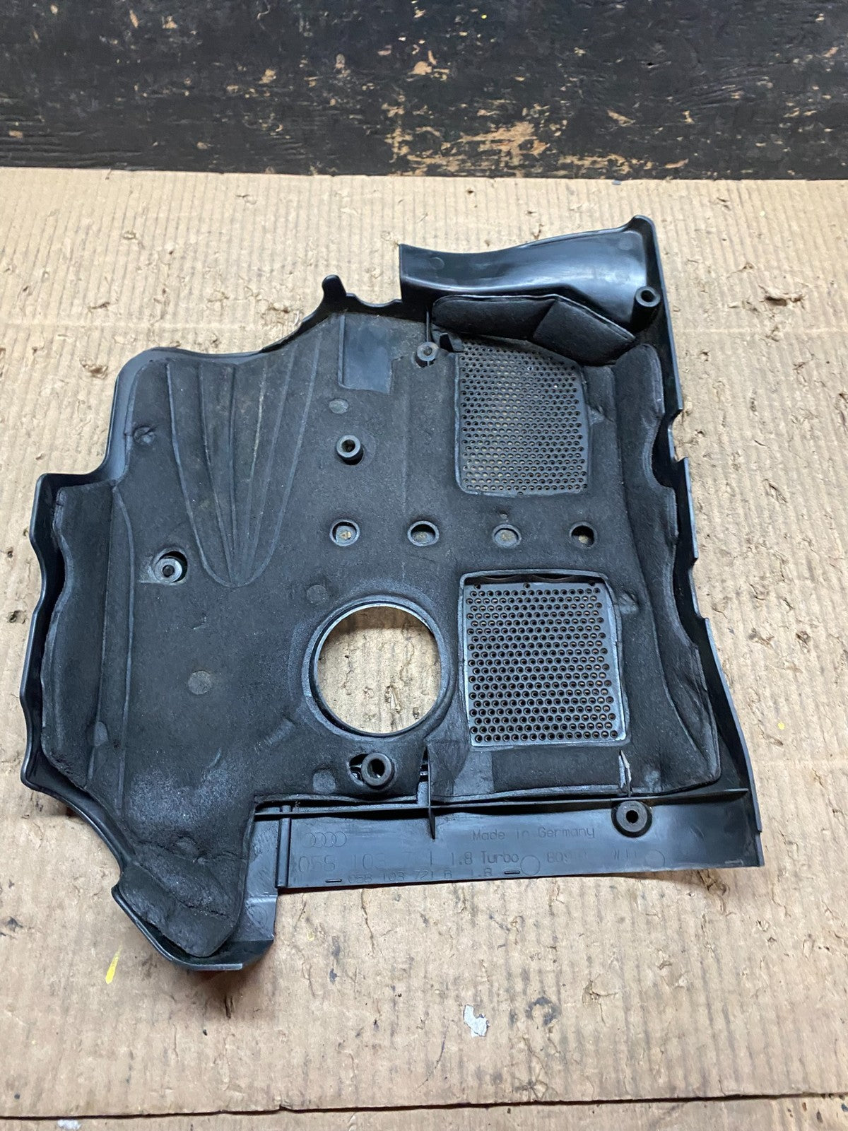 2004 to 2008 Audi  A4 1.8L Turbo Convertible Engine Cover Garnish T9913 DG7