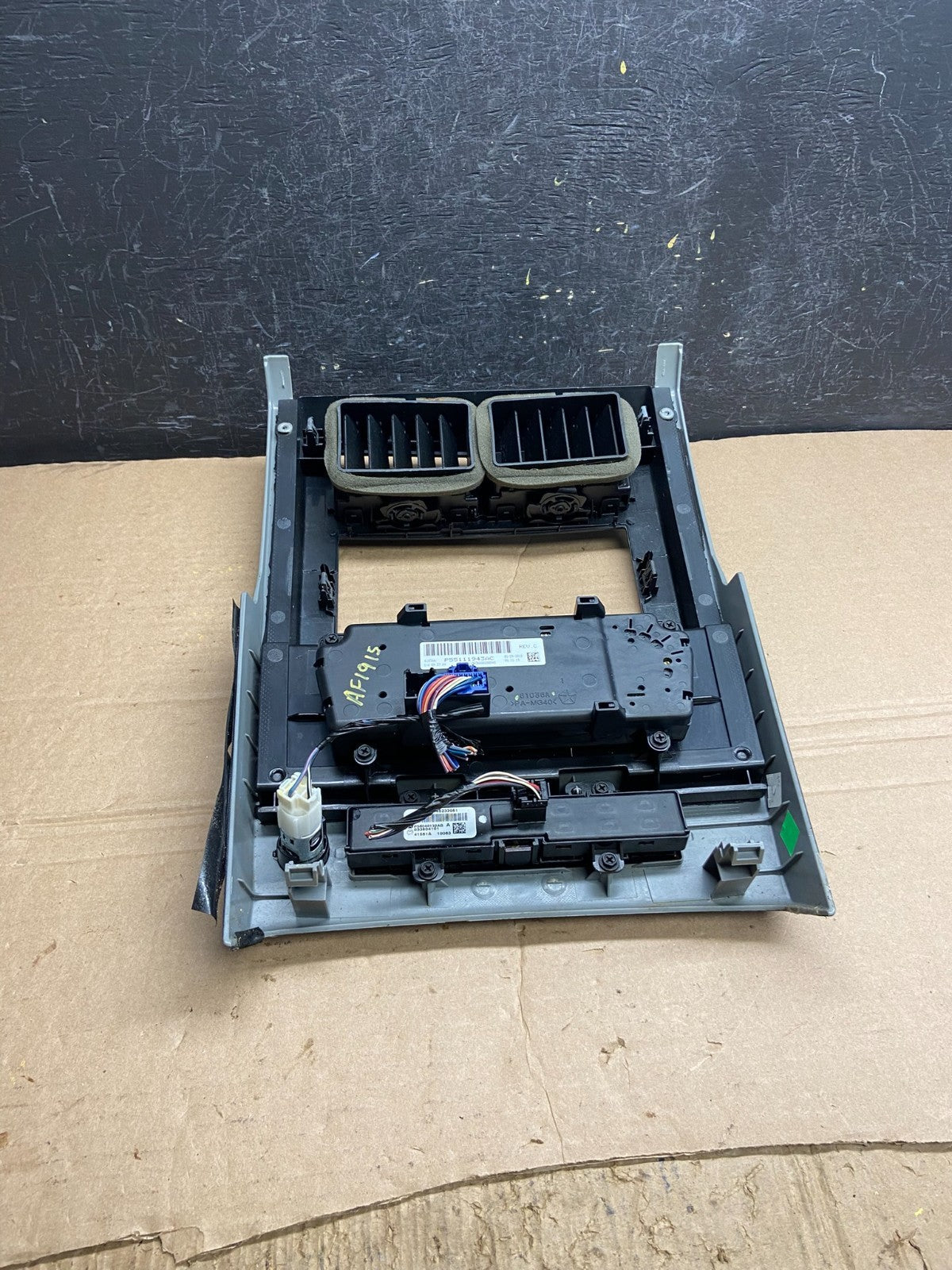 2008 to 2012 Jeep Liberty Dash Climate Temperature Control Radio Bezel AF1915 DG4